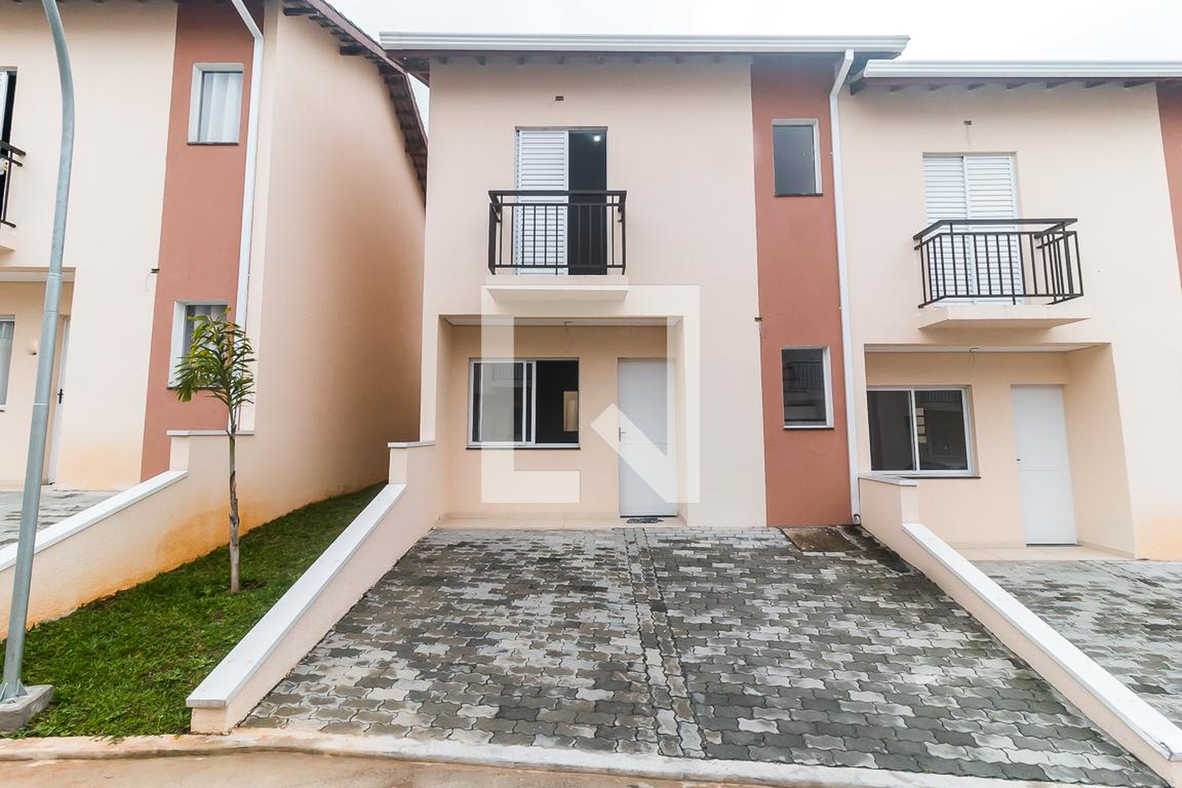 Fachada Condomínio em Avenida Deputado Castro de Carvalho, 1881