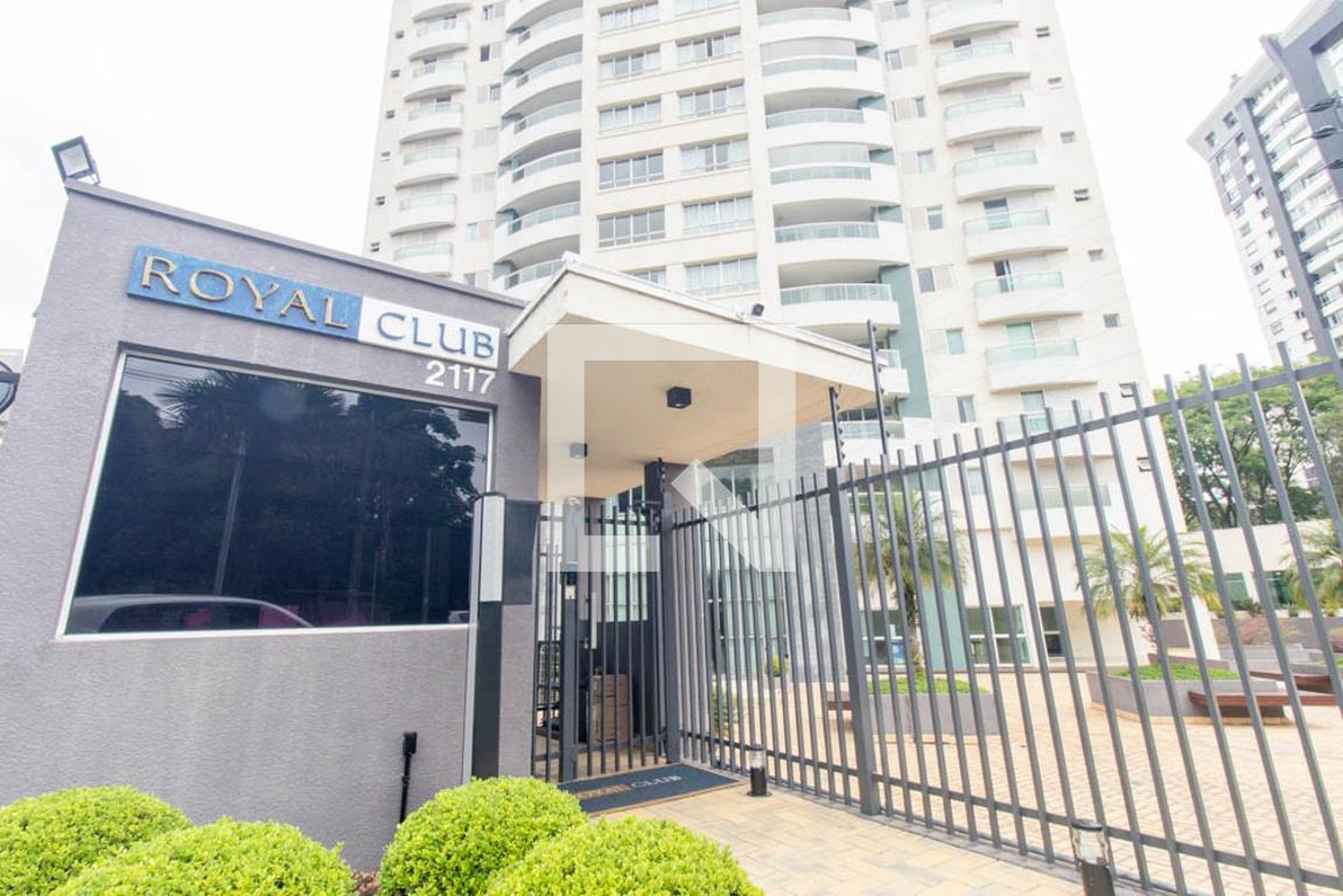 Fachada do Condomínio Condomínio em Rua Professor Pedro Viriato Parigot de Souza, 2117