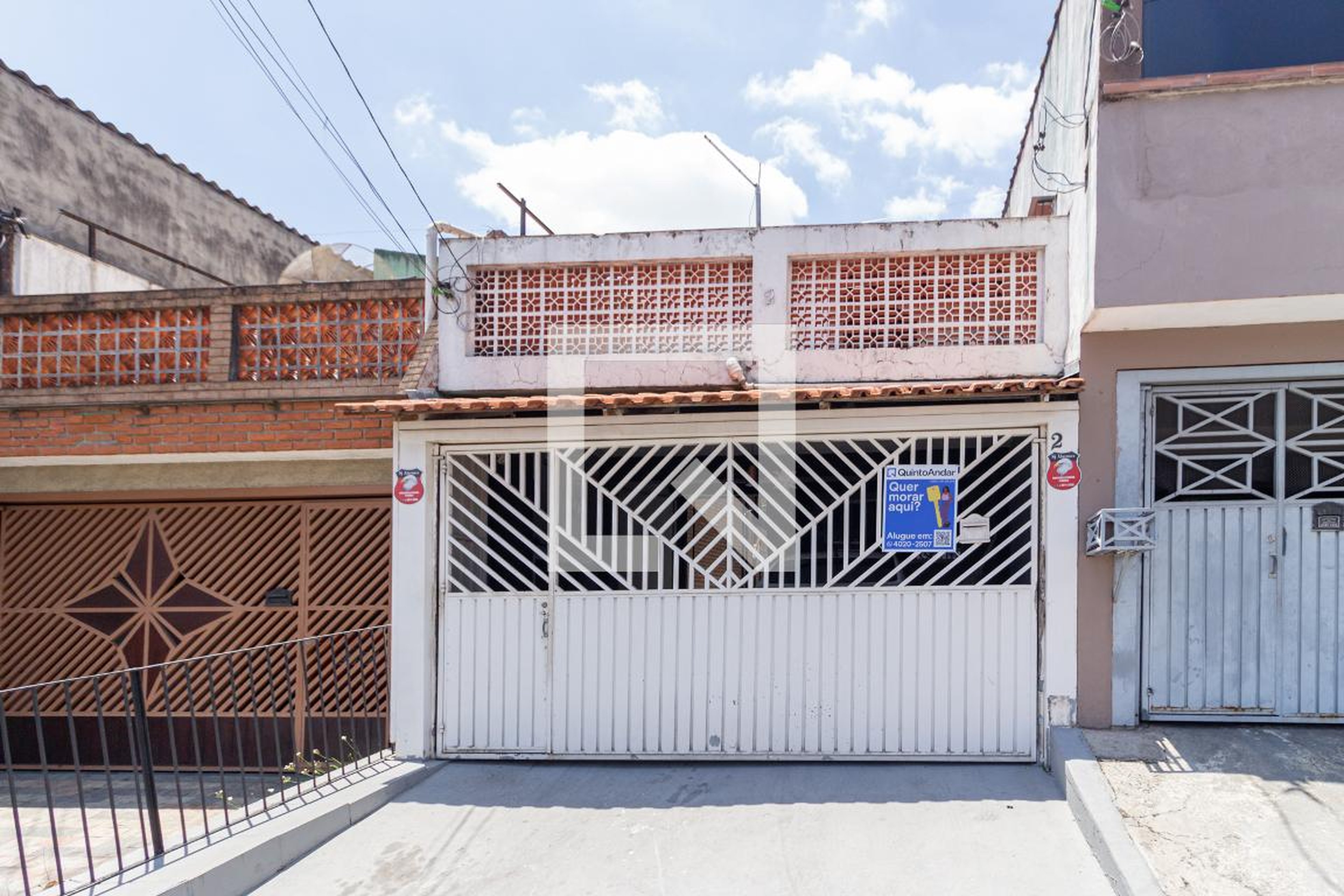 Fachada Condomínio em Rua Flora Rica, 2