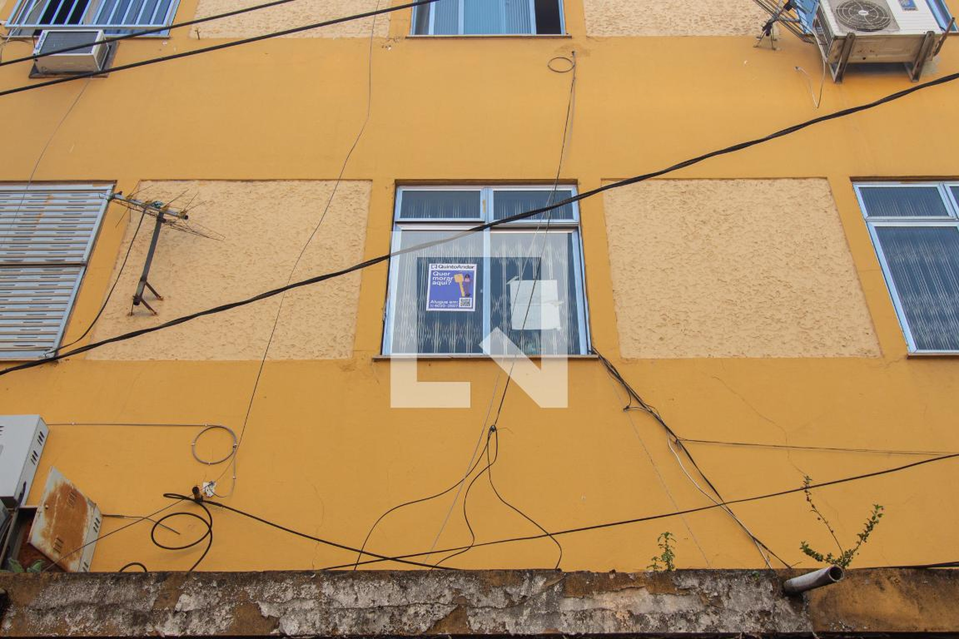 Fachada Condomínio em Rua Barcelos Domingos, 83