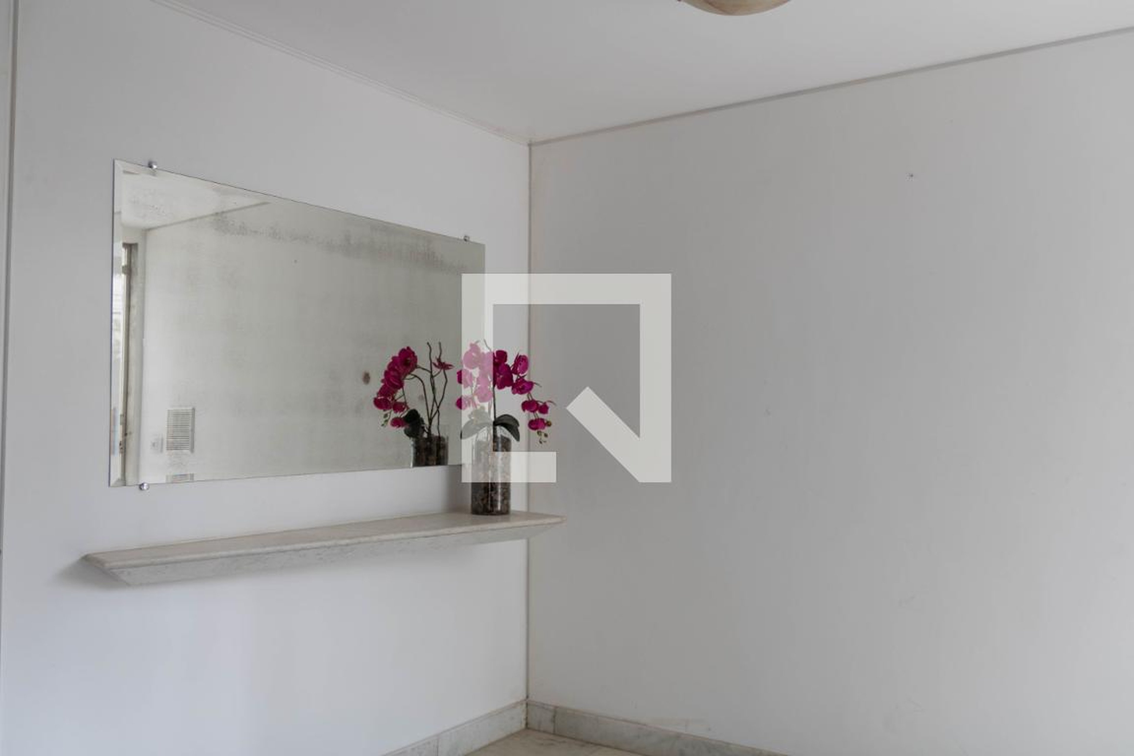 Hall de entrada Condomínio em Rua Guaicuí, 405