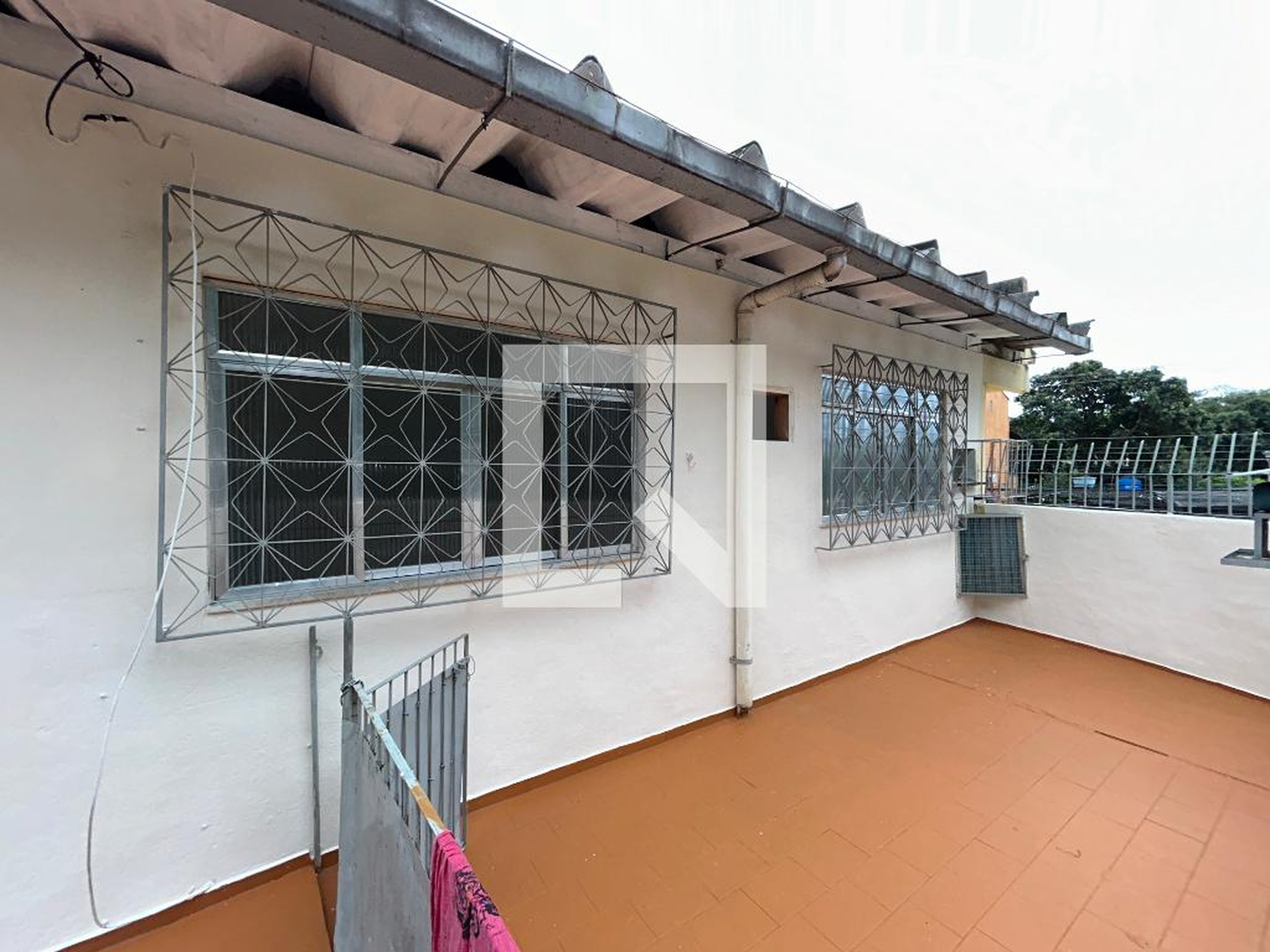 Fachada Condomínio em Rua Eulina Ribeiro, 20