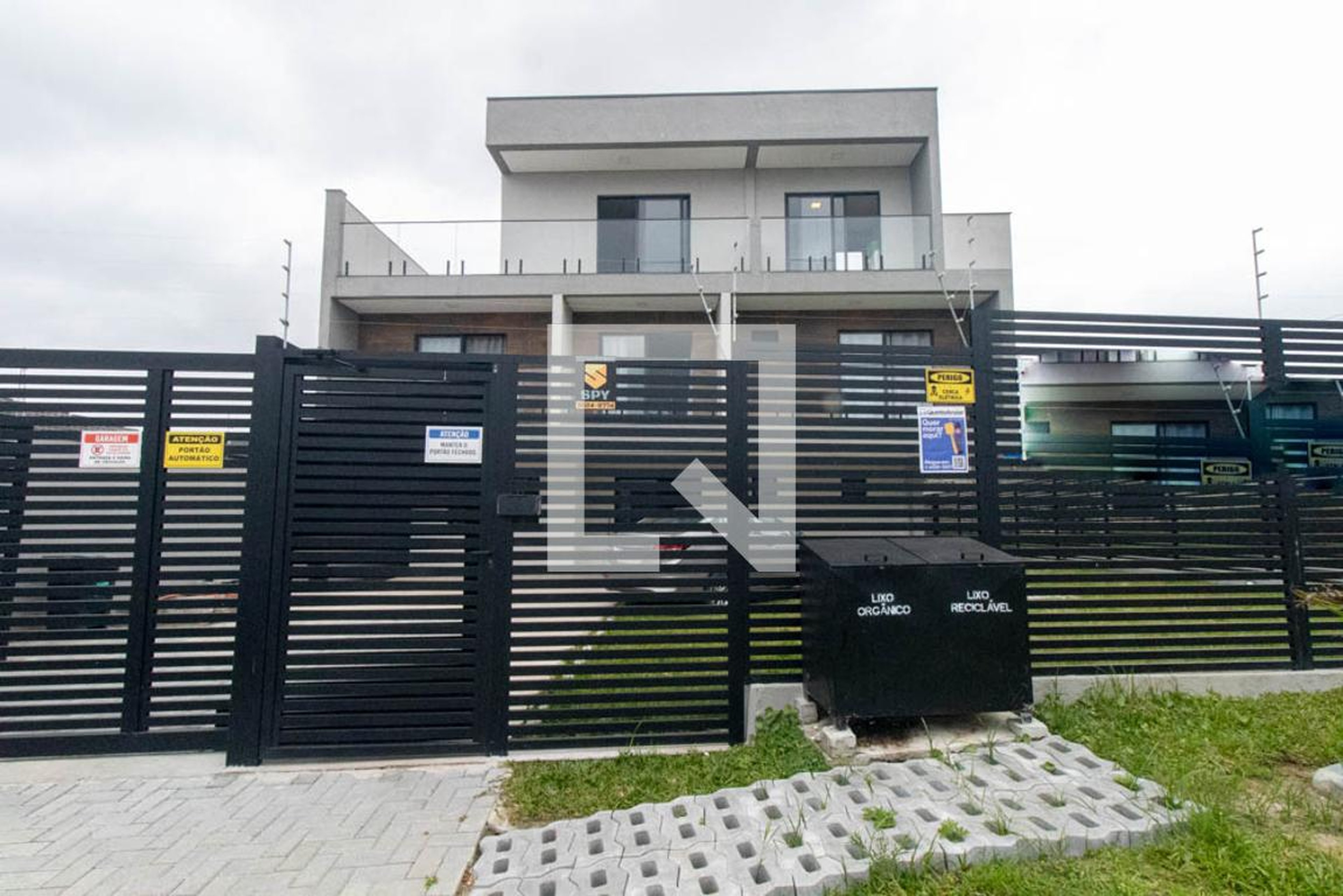 Fachada do Prédio Condomínio em Rua Roaldo Brun, 391