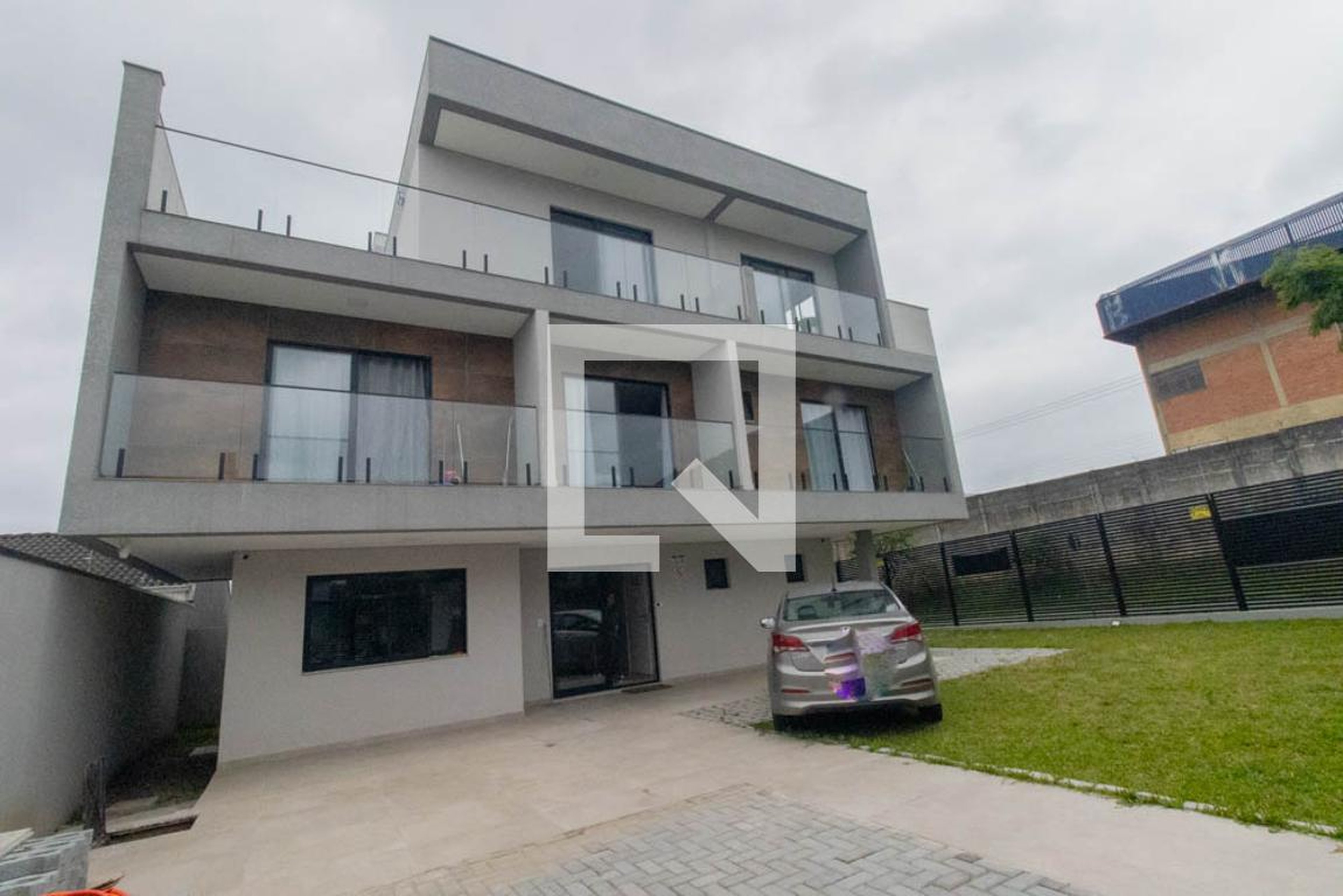 Fachada Condomínio em Rua Roaldo Brun, 391