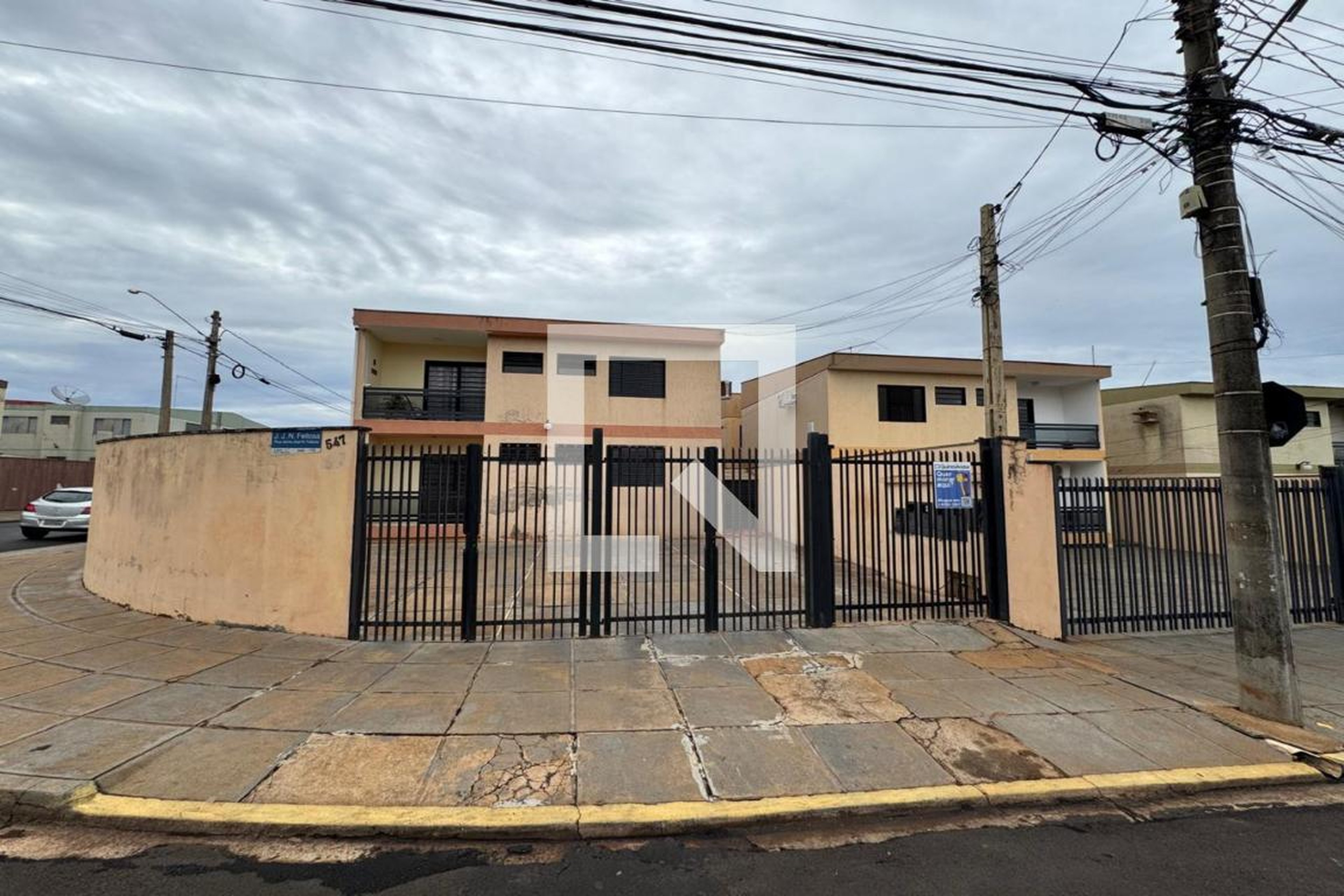 Fachada Condomínio em Rua Antônio Luís Fracasso, 344