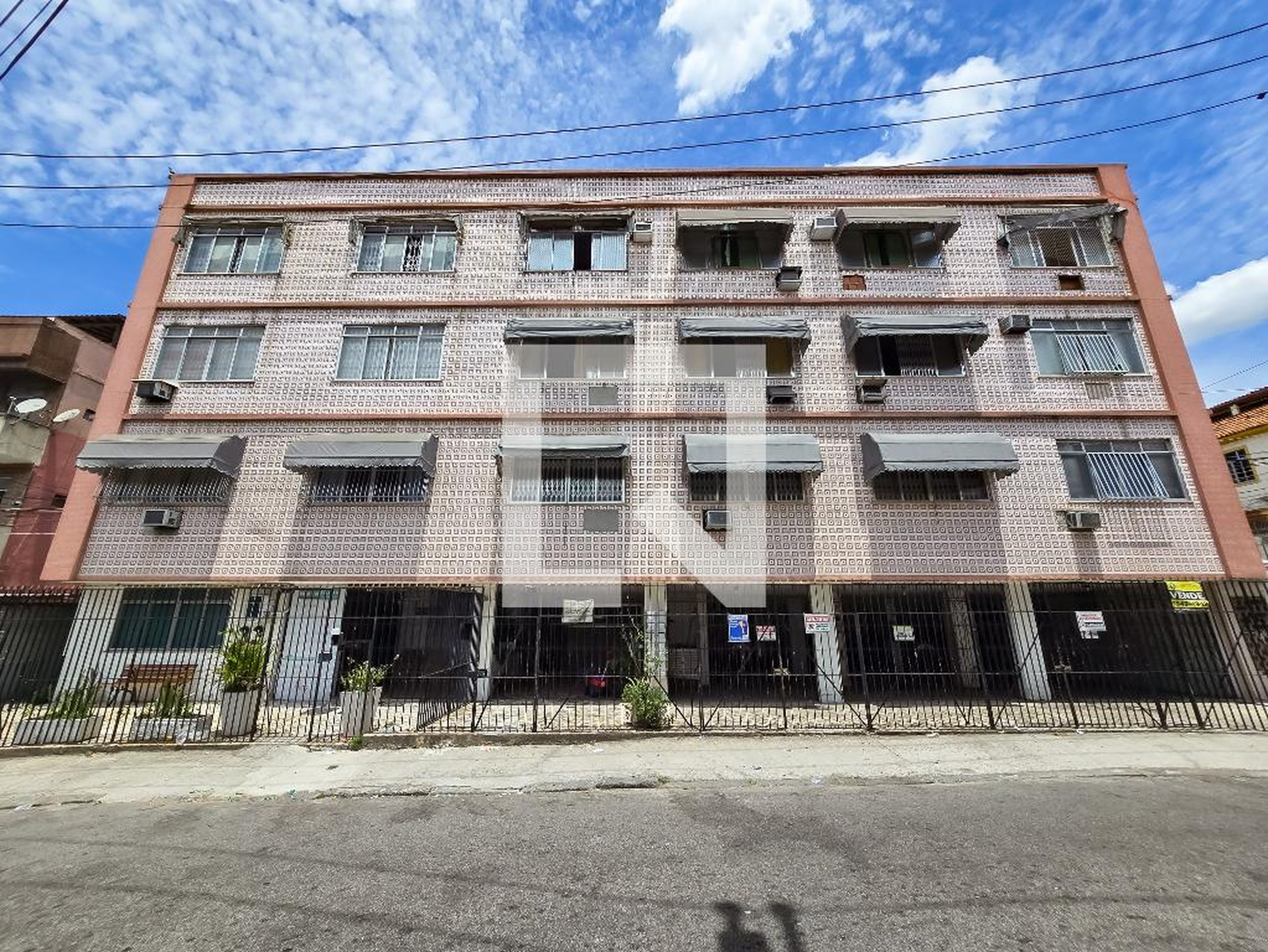 Fachada do Prédio Condomínio em Rua Tenente Abel Cunha, 33