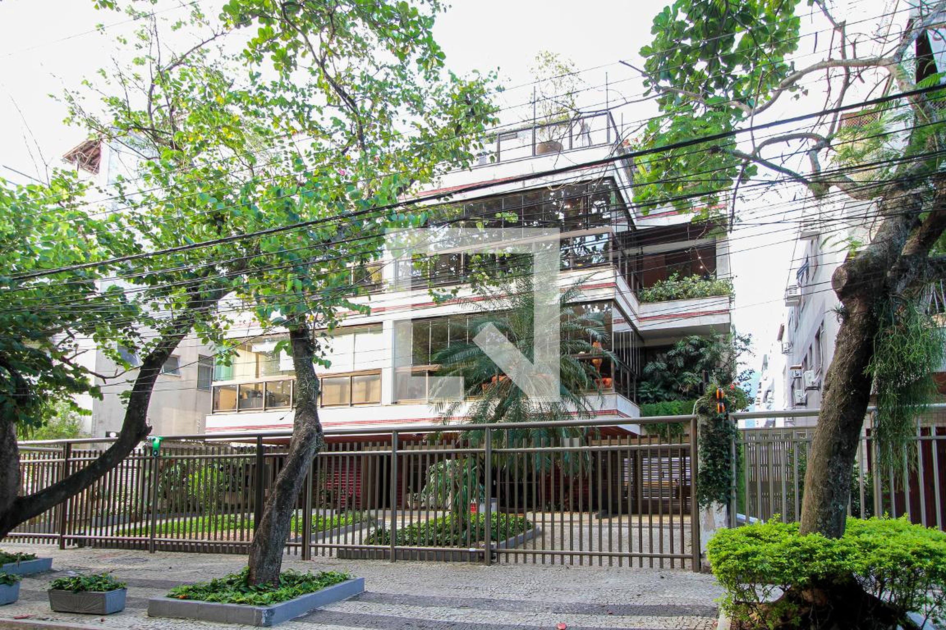Fachada Condomínio em Rua General Raulino de Oliveira, 125