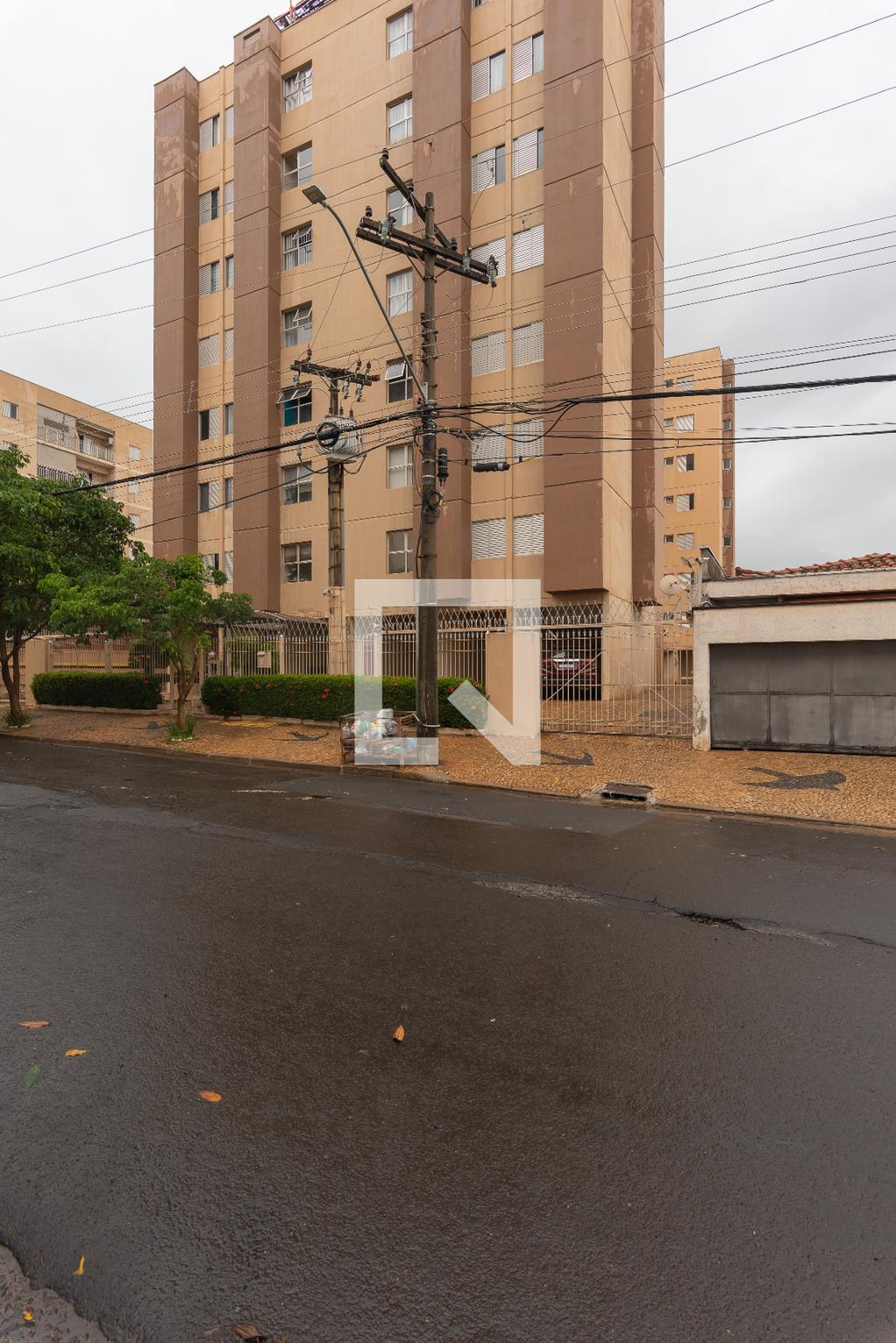 Fachada do Prédio Condomínio em Rua Paulo Lacerda, 400