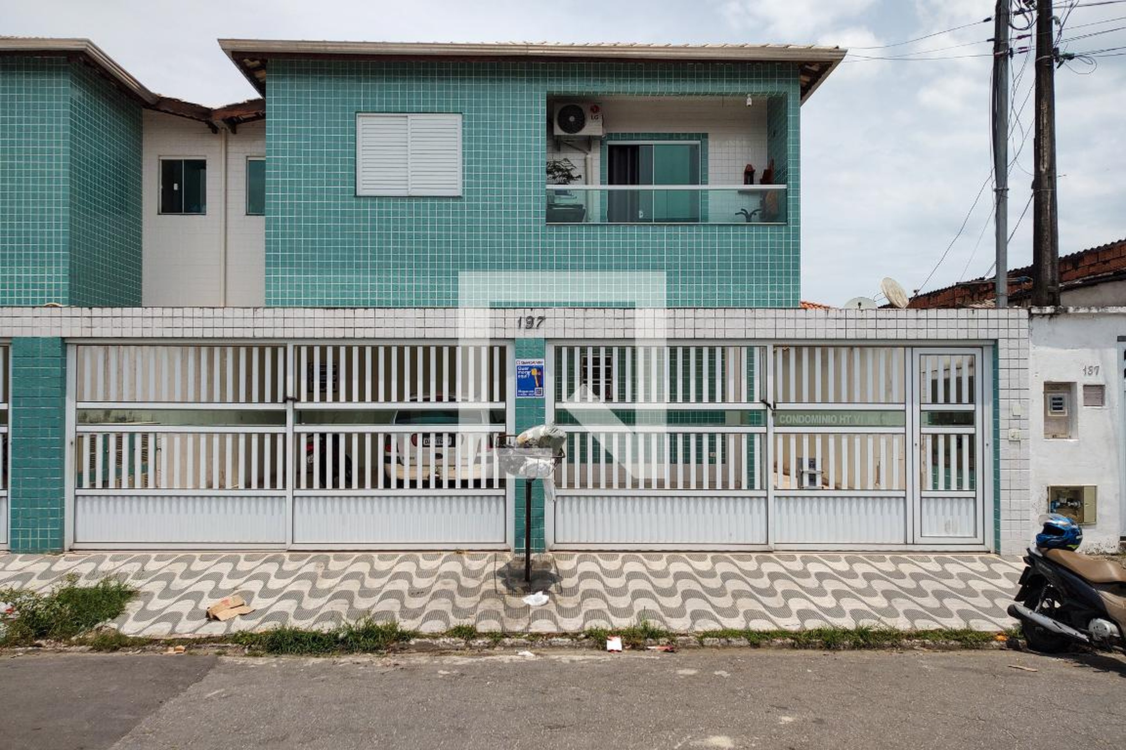 Fachada Condomínio em Rua Alcir Queiroga Teixeira, 197