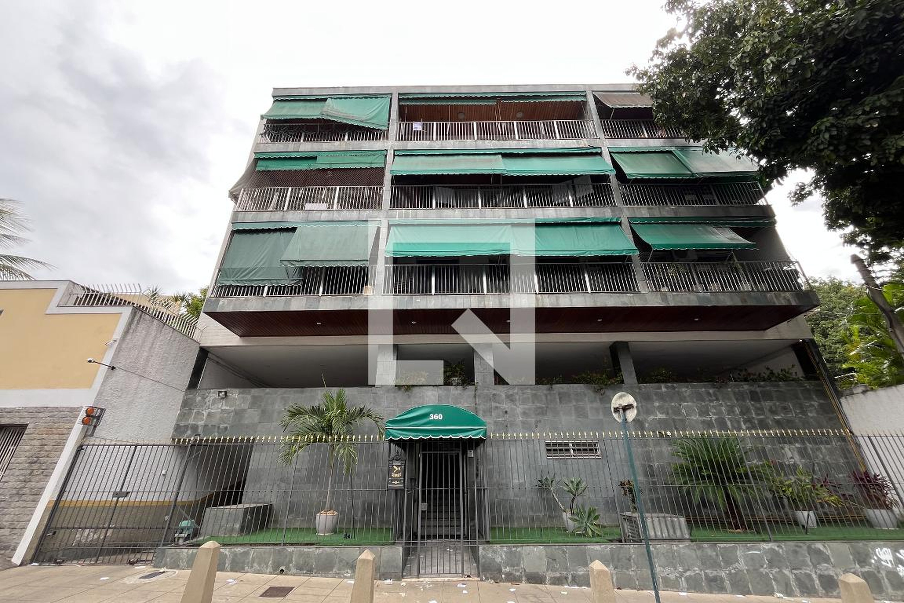 Fachada Condomínio em Rua Sargento João Lópes, 360