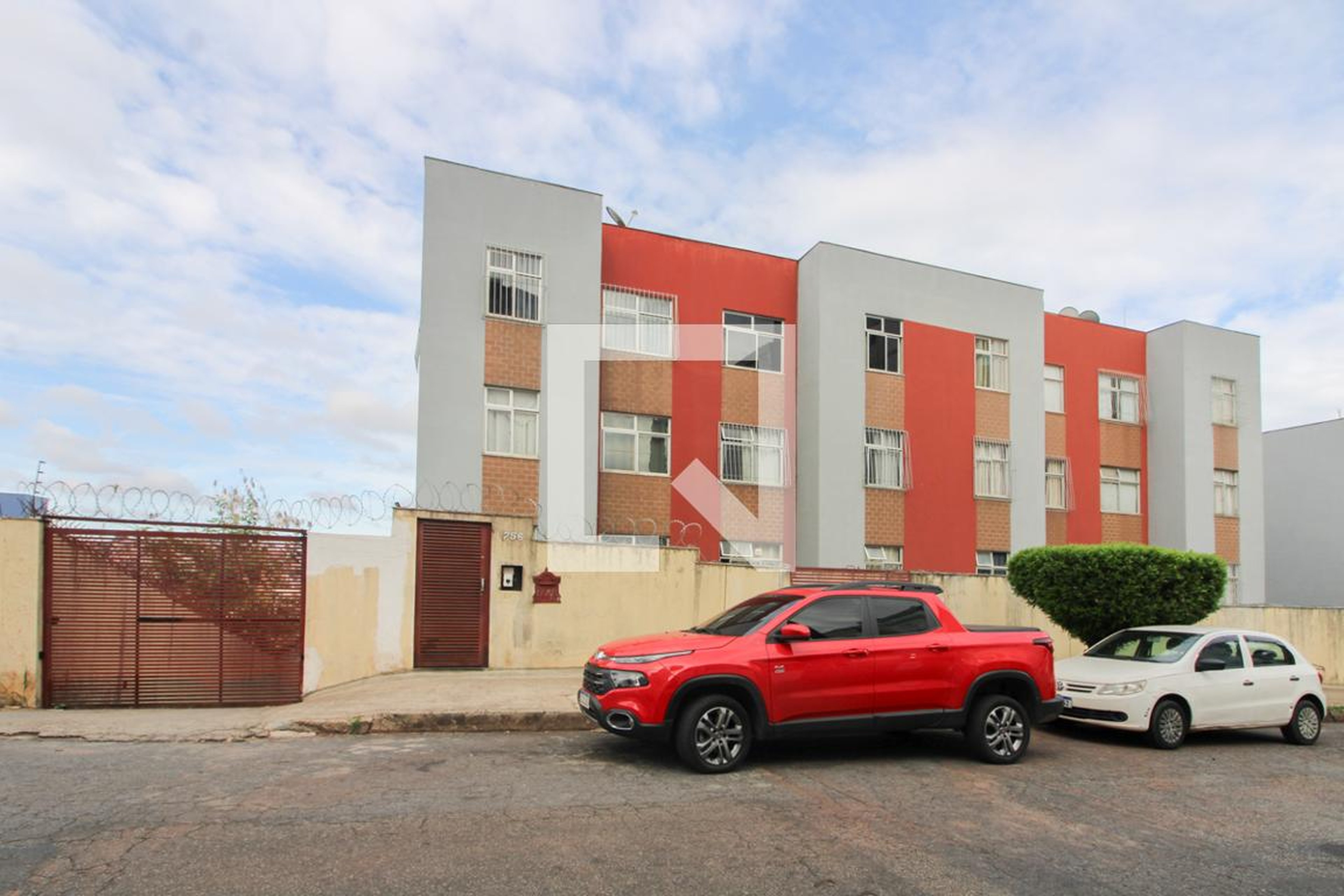 Fachada Condomínio em R. Leopoldo Campos Nunes, 756