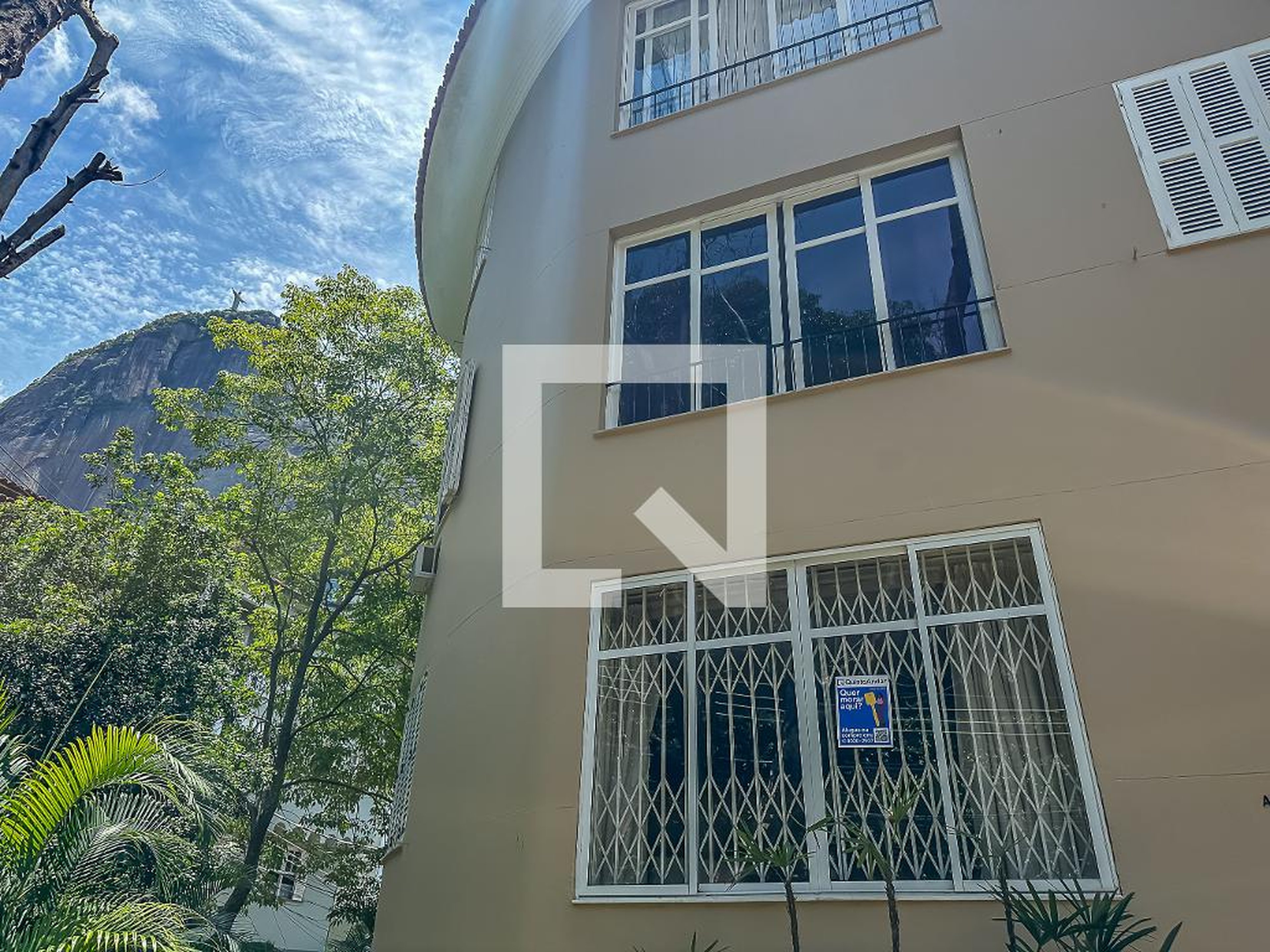 Fachada Condomínio em Rua Aiuru, 88