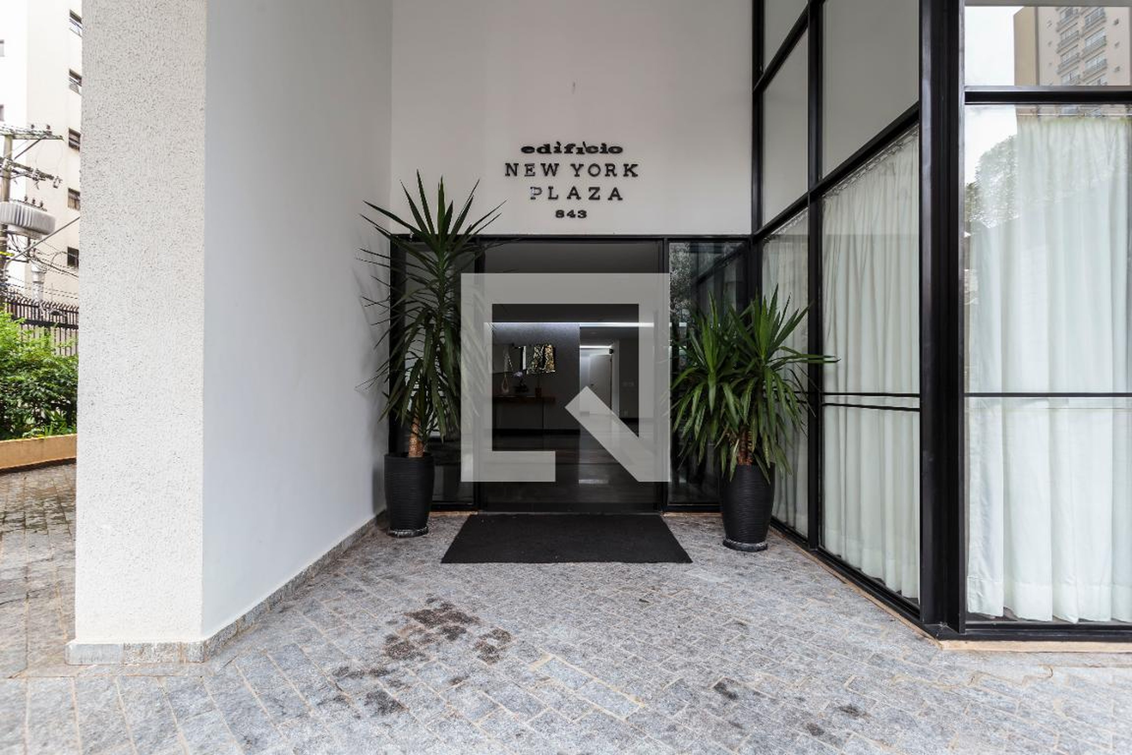 Entrada - New York Plaza Residence