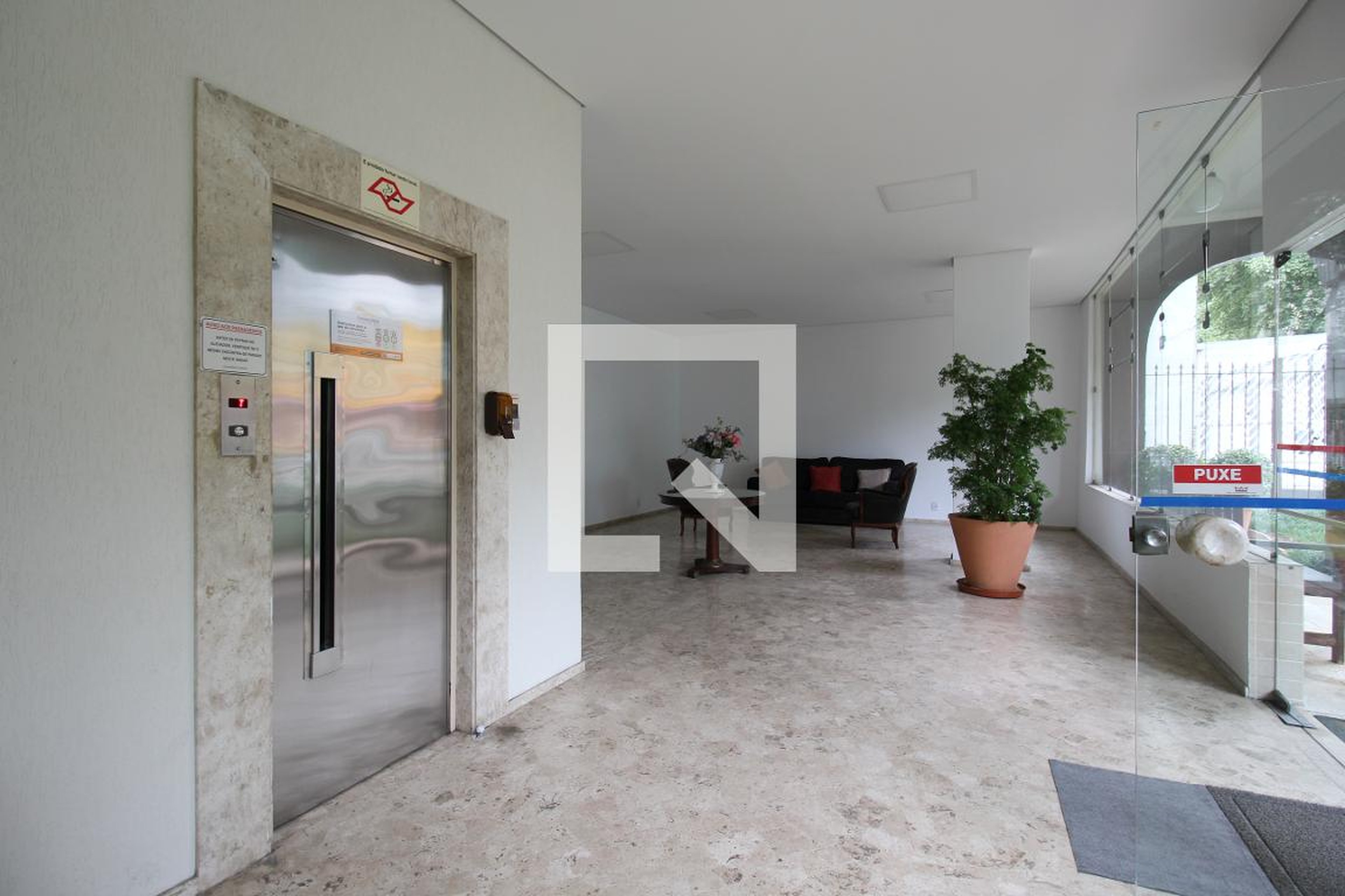 Hall - Edifícios San Juan San Justin