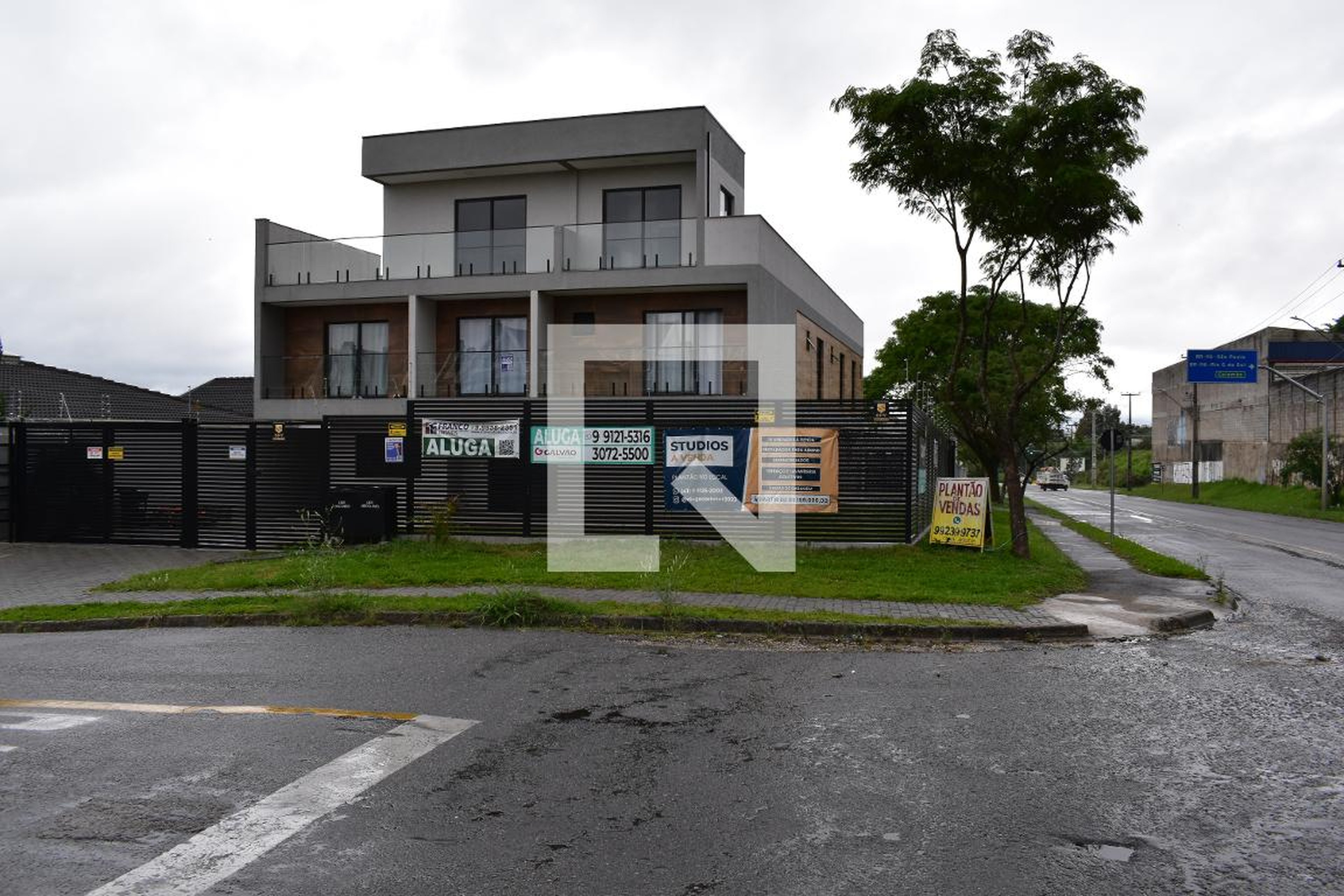 Fachada do condomínio Condomínio em Rua Roaldo Brun, 391