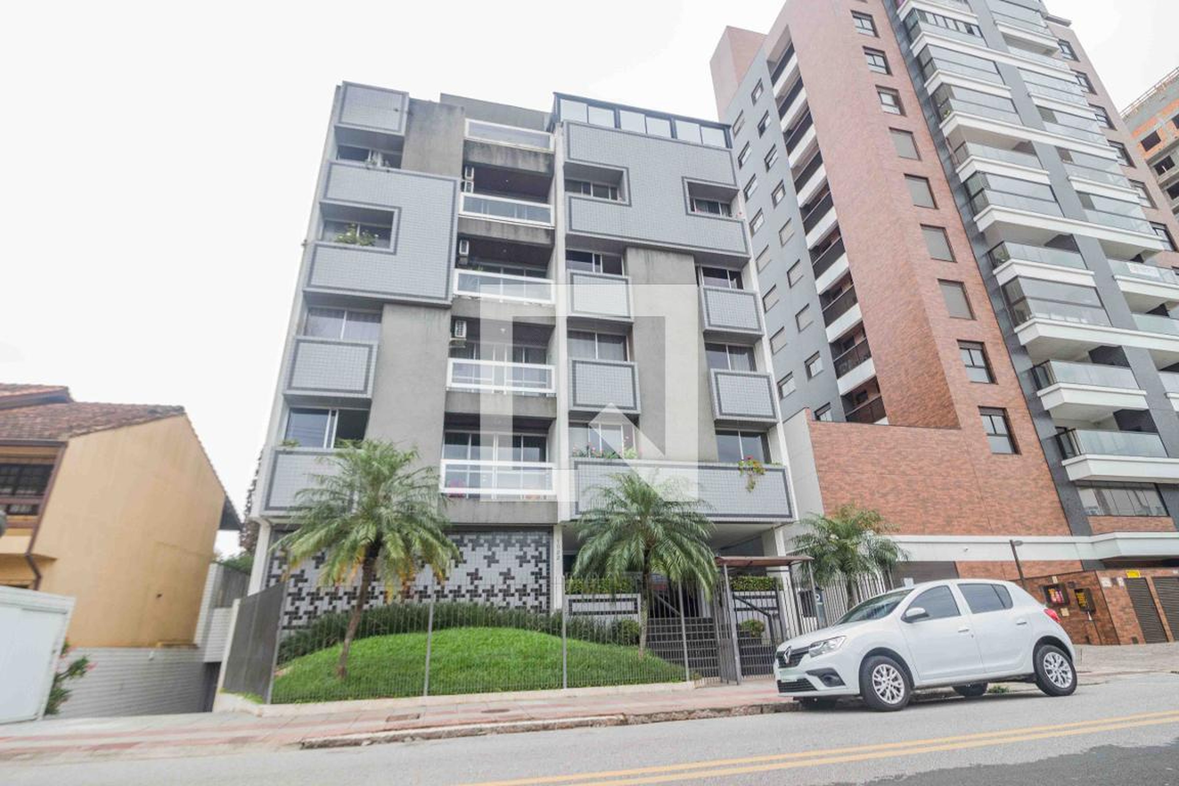 Fachada Condomínio em Rua Araci Vaz Callado, 1022