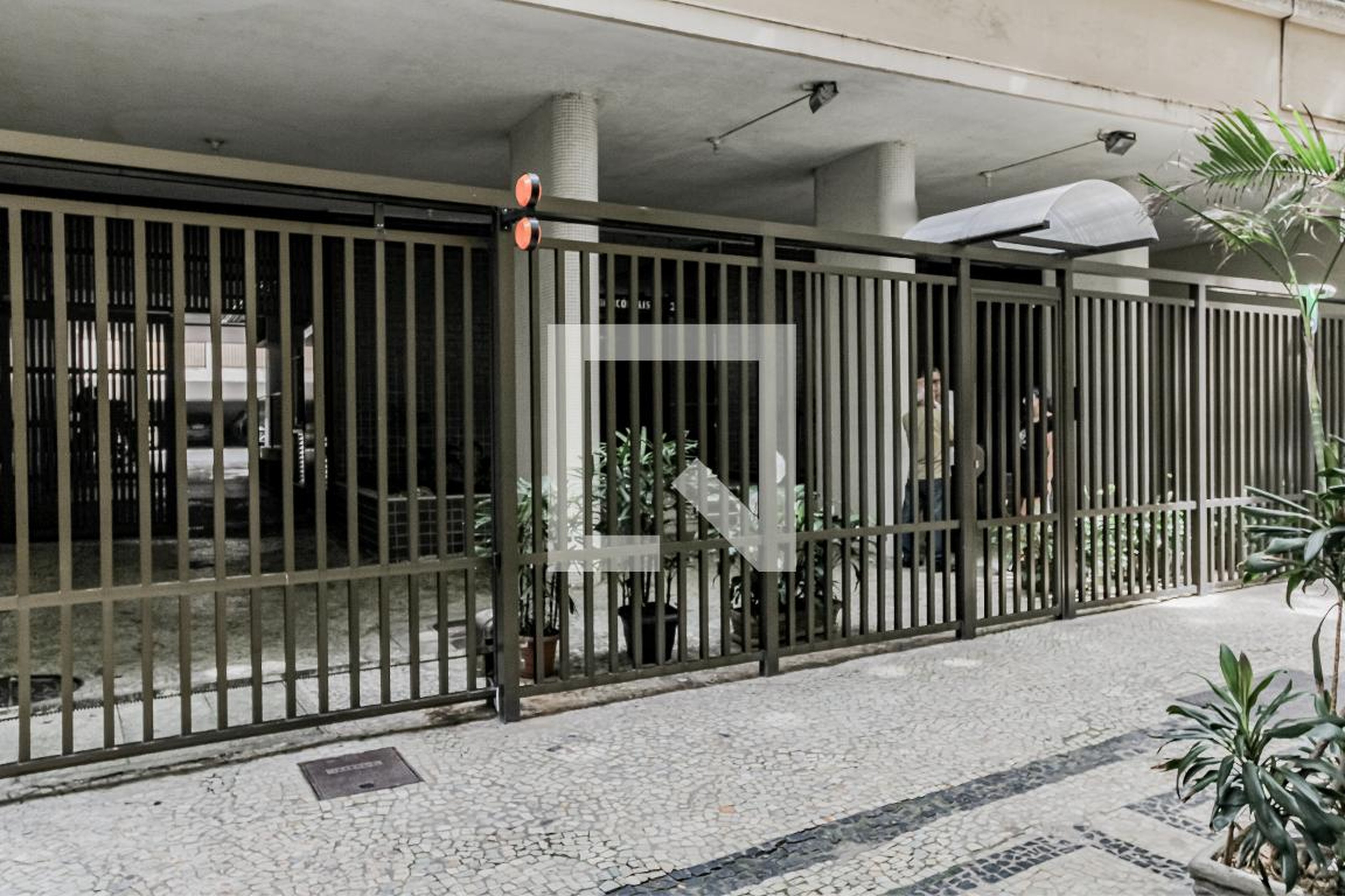 Entrada Edificio Marcopolis