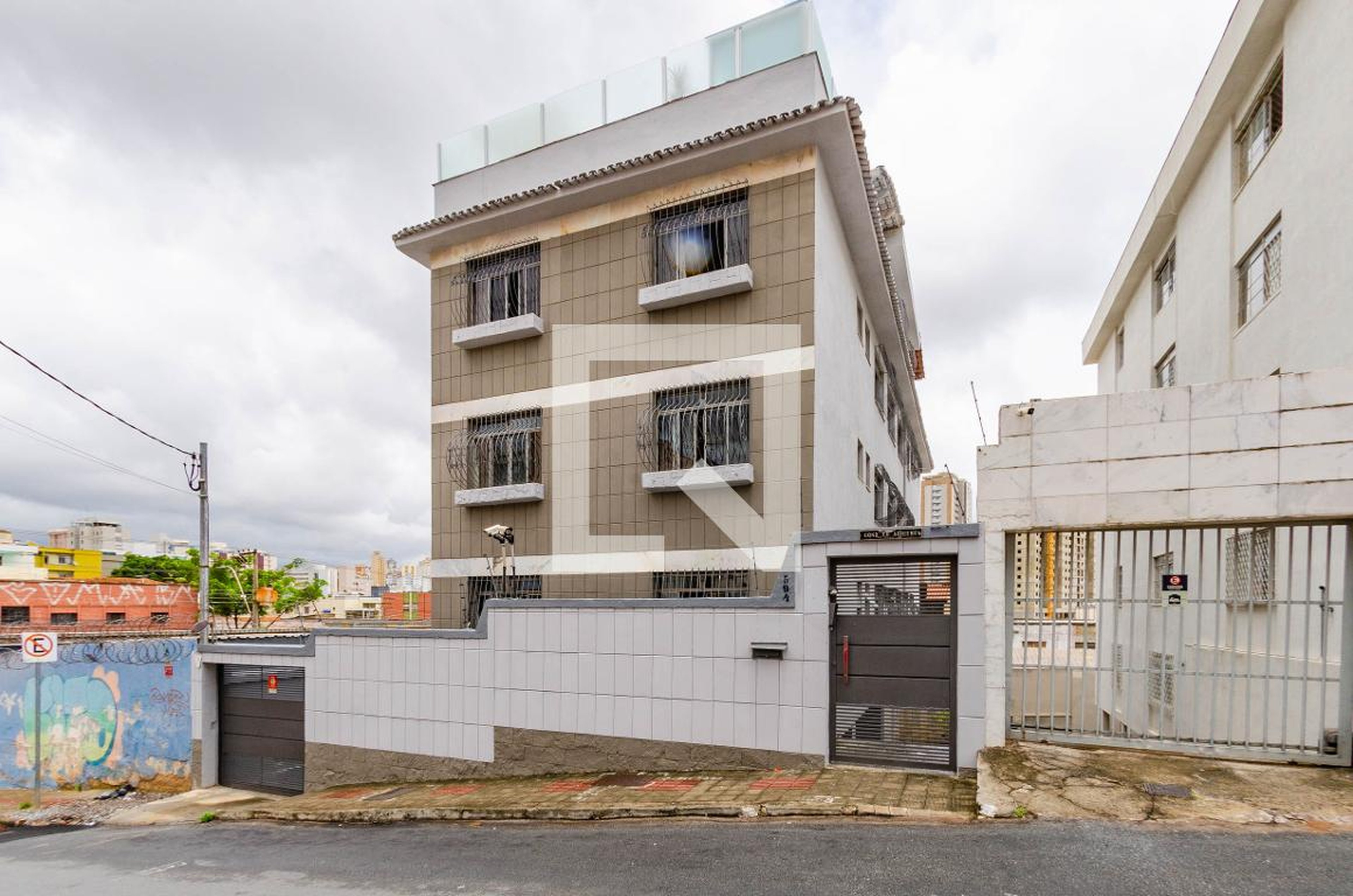 Fachada Condomínio em Rua Contria, 594