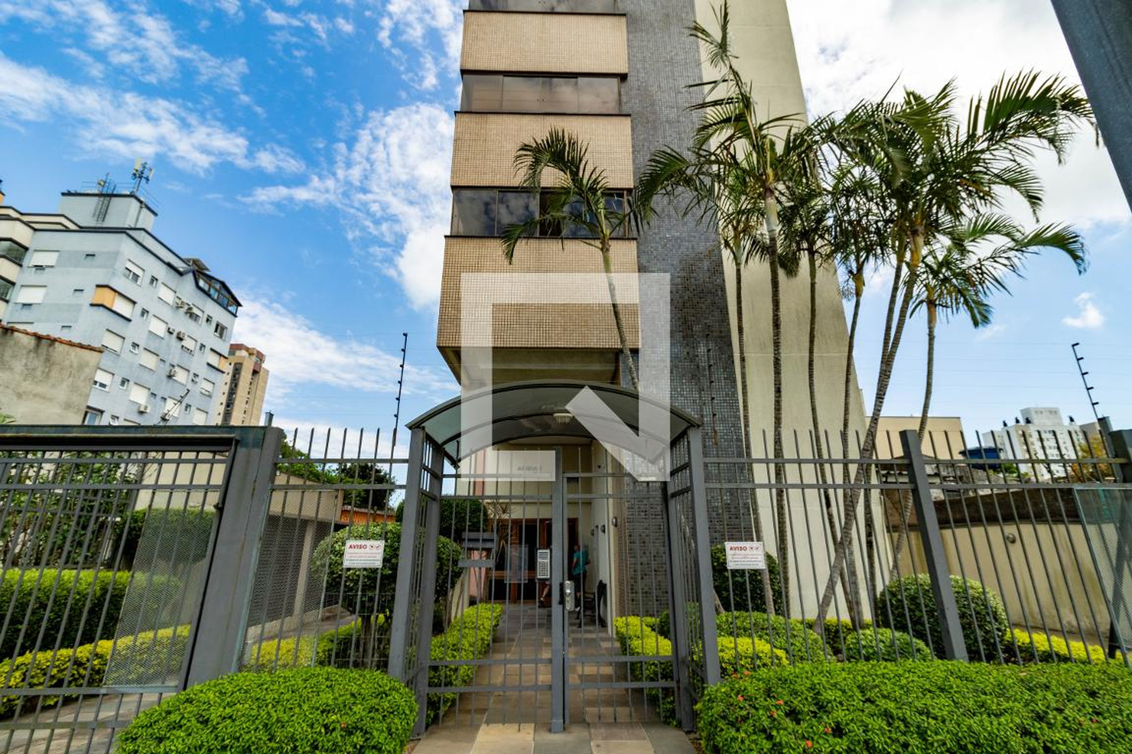 Fachada Condomínio em Rua Veador Porto, 582