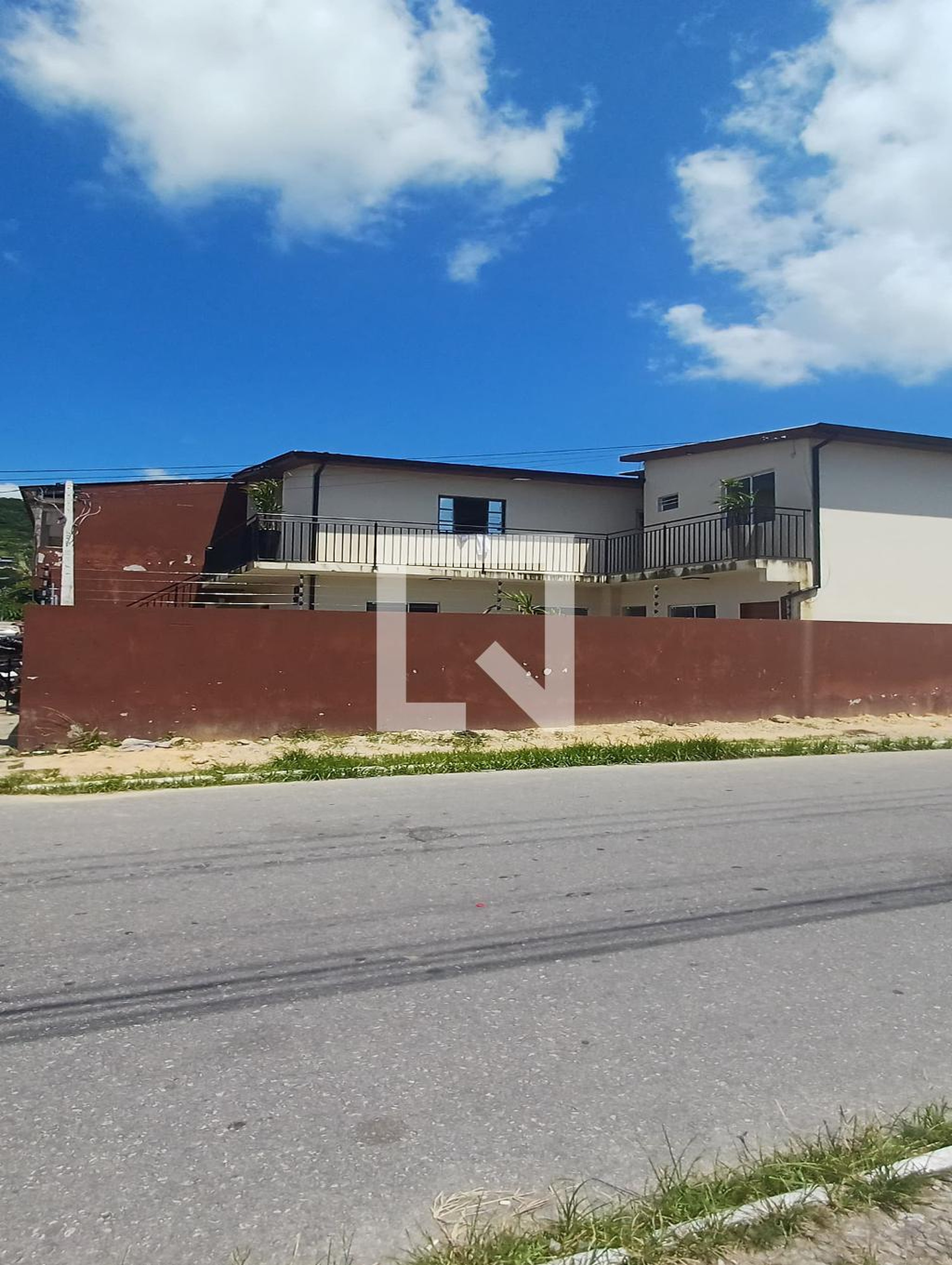 Fachada Condomínio em Rua Flor do Campo, 25