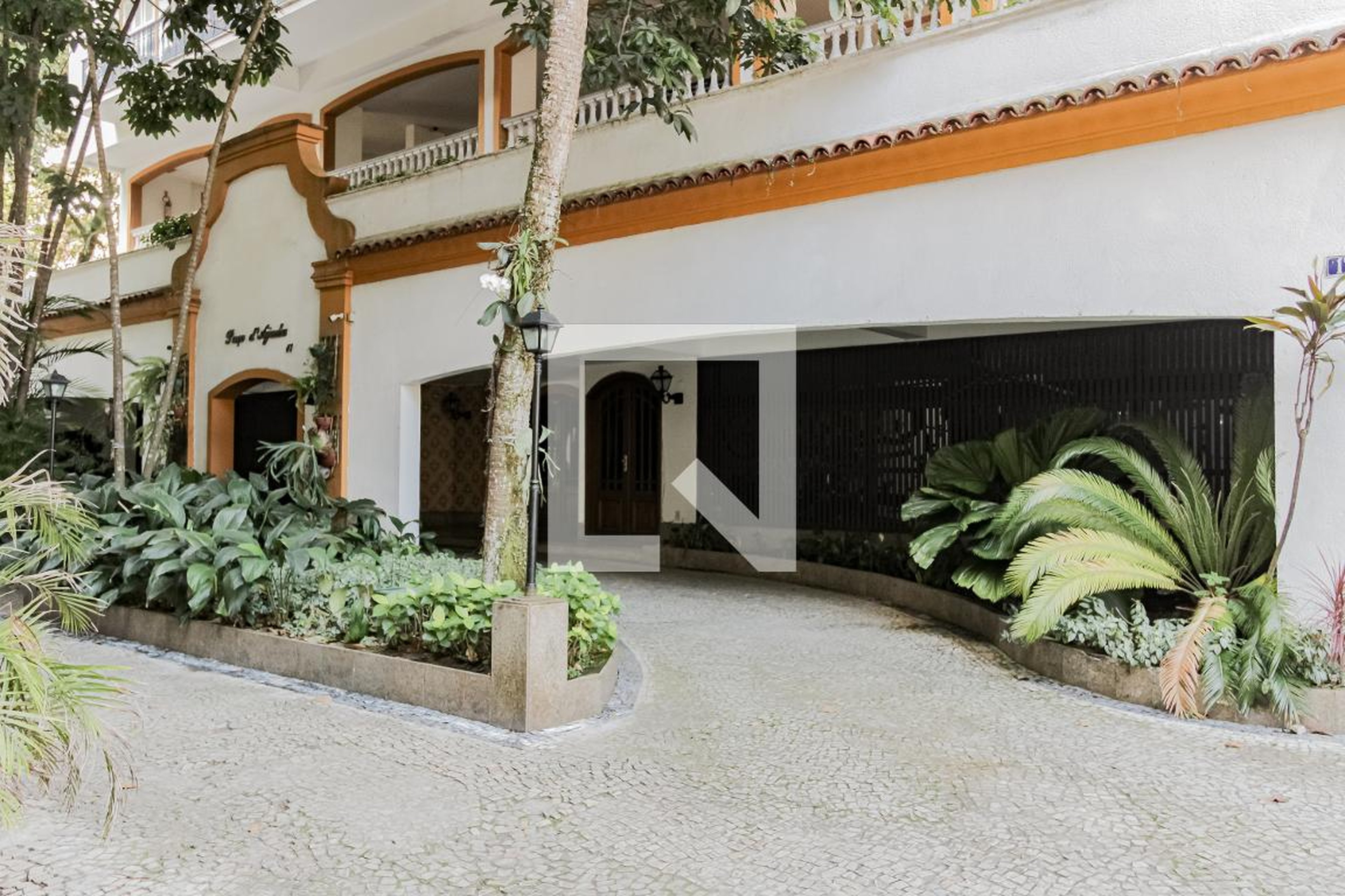 Entrada - Paço D'Ajuda