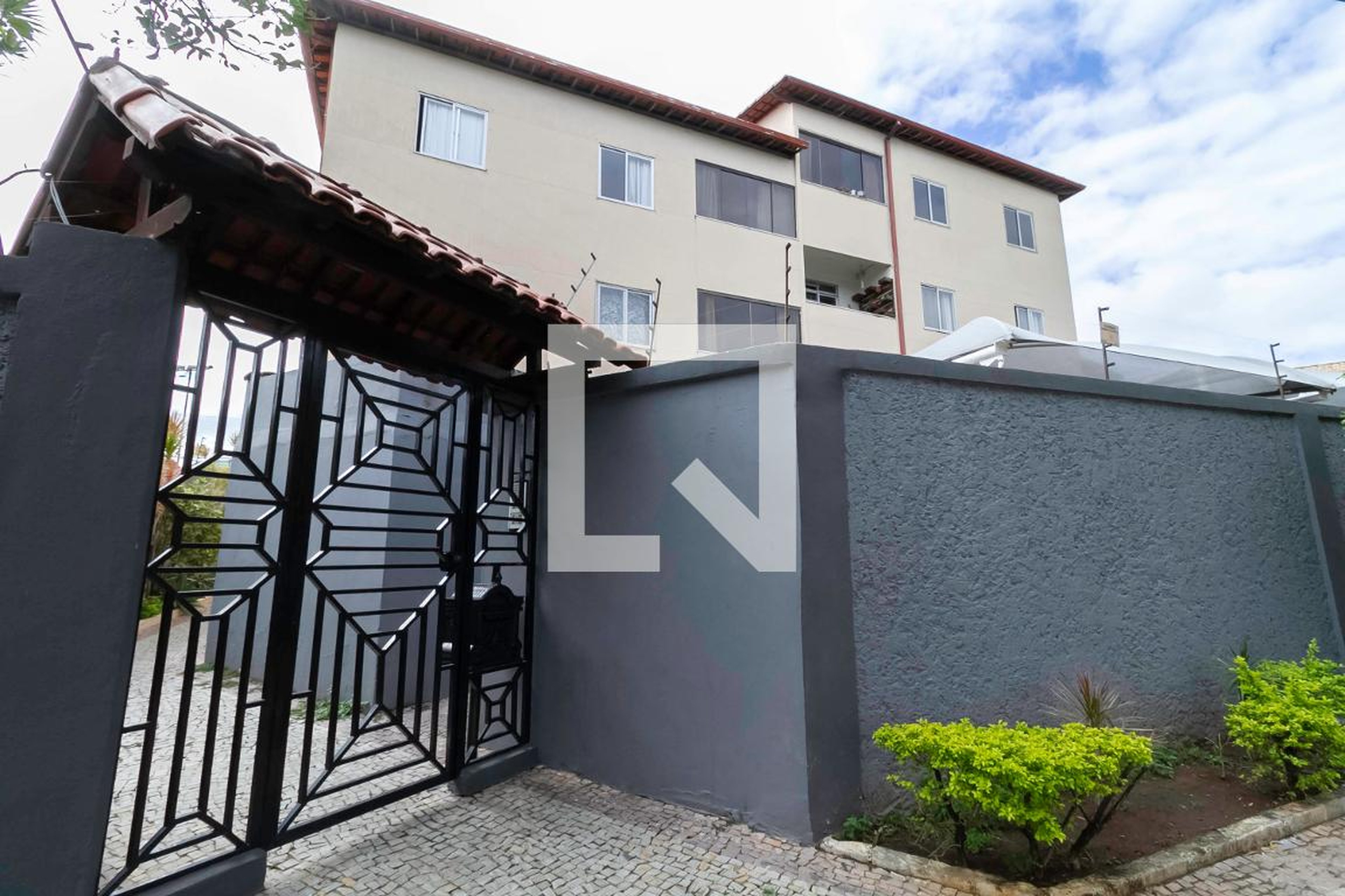 Fachada Condomínio em Rua Domingos Viotti, 241