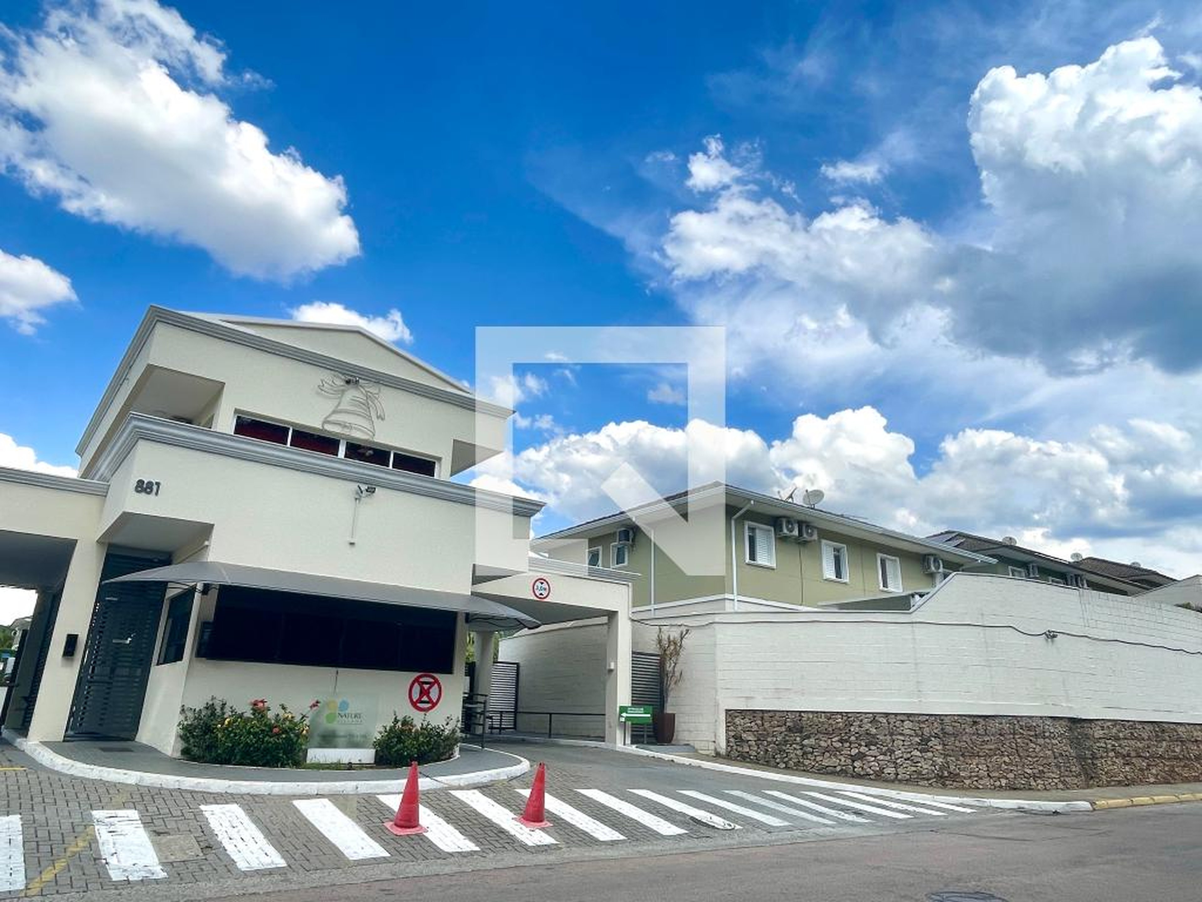 Fachada do Condomínio Condomínio Nature Village II