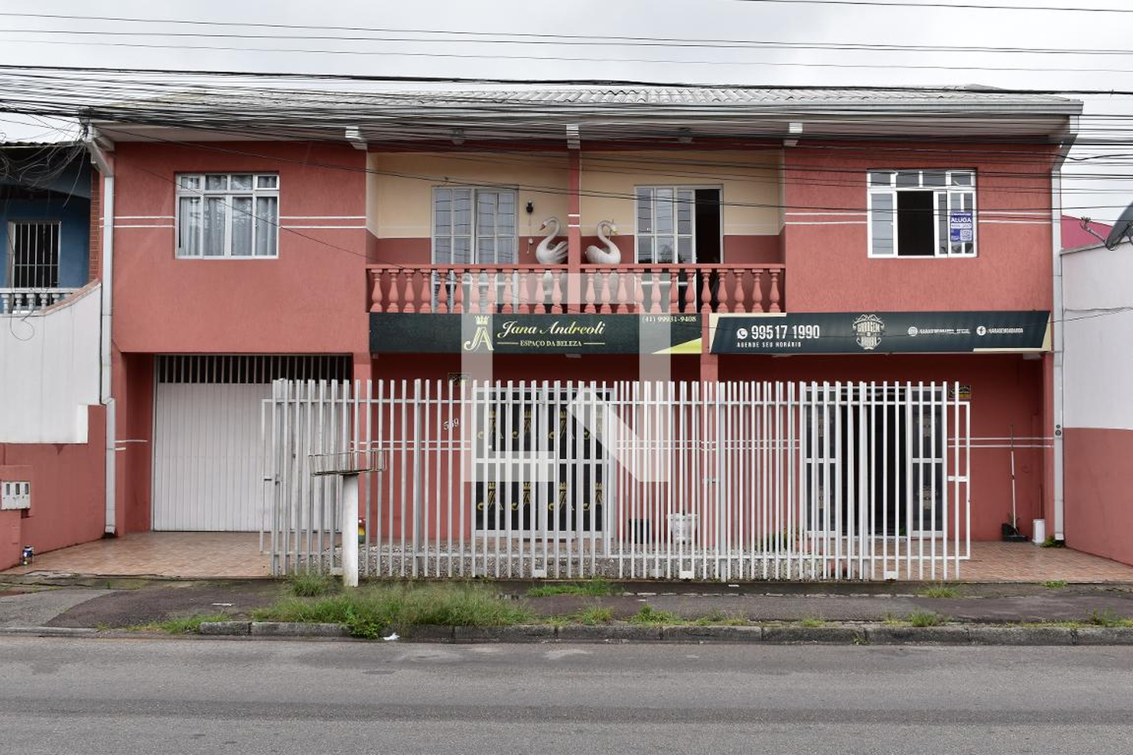 Fachada do condomínio Condomínio em Rua Tunísia, 569