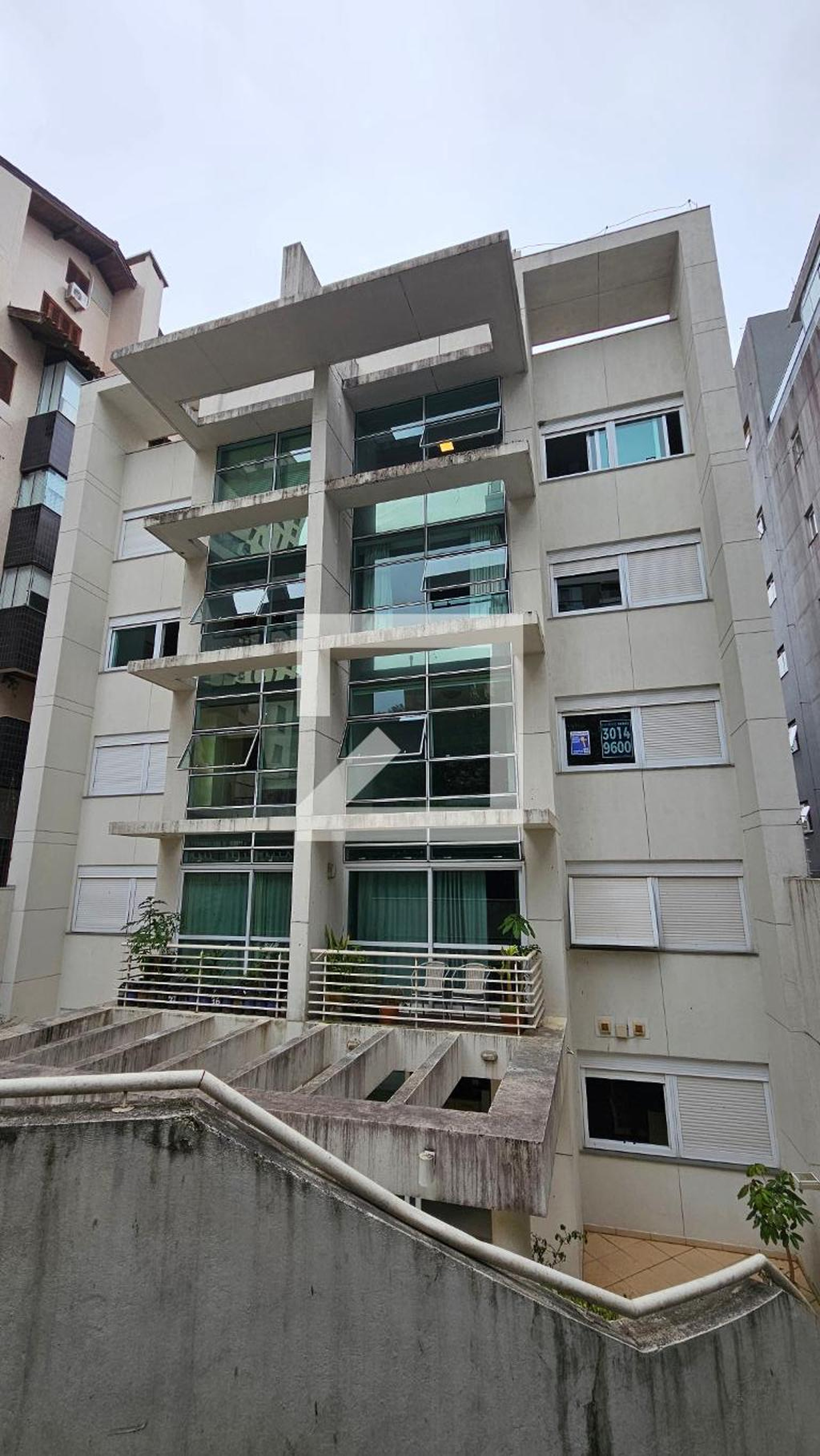 Fachada Condomínio em Rua Coronel Bordini, 882