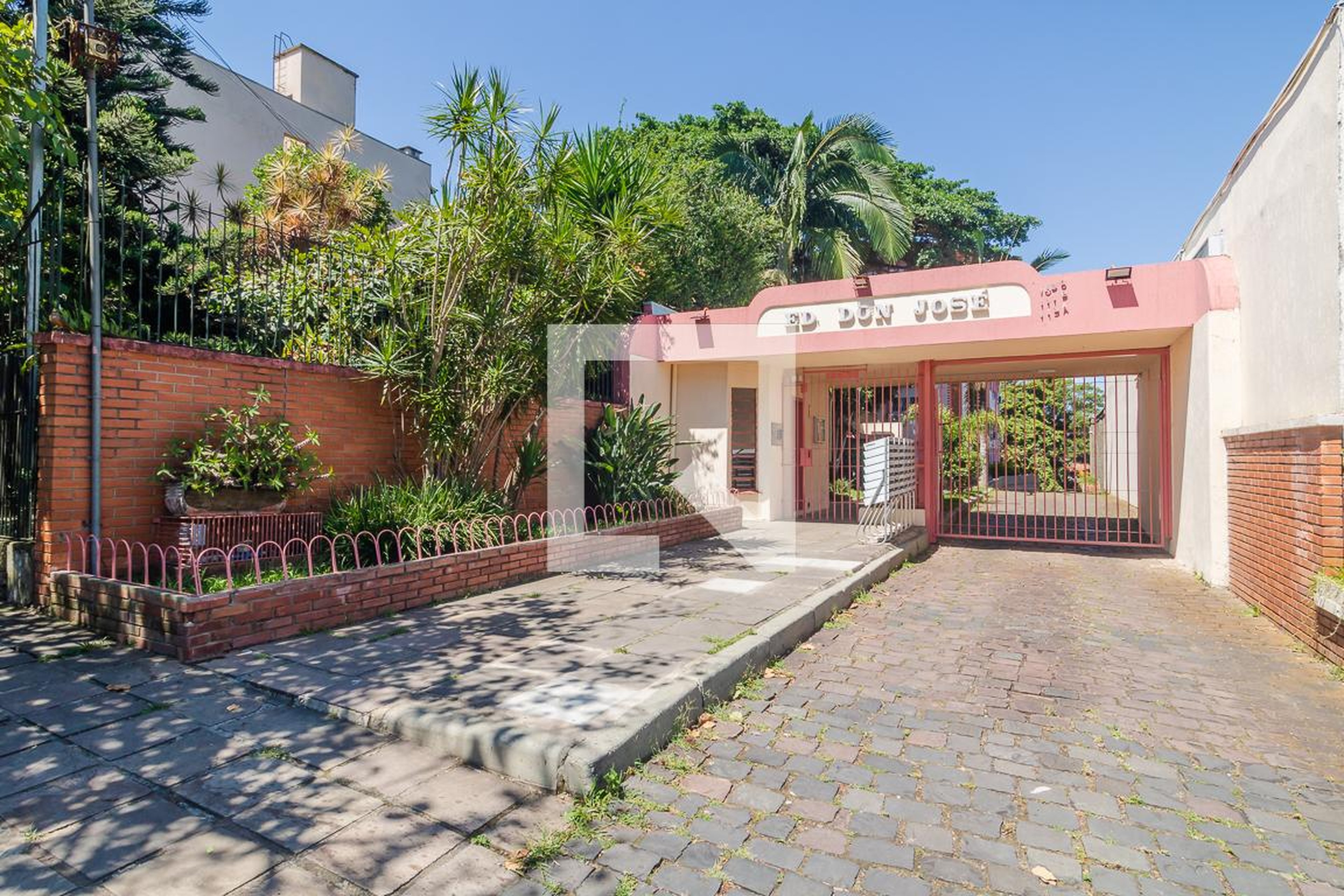 Fachada do Condomínio Edifício Don José