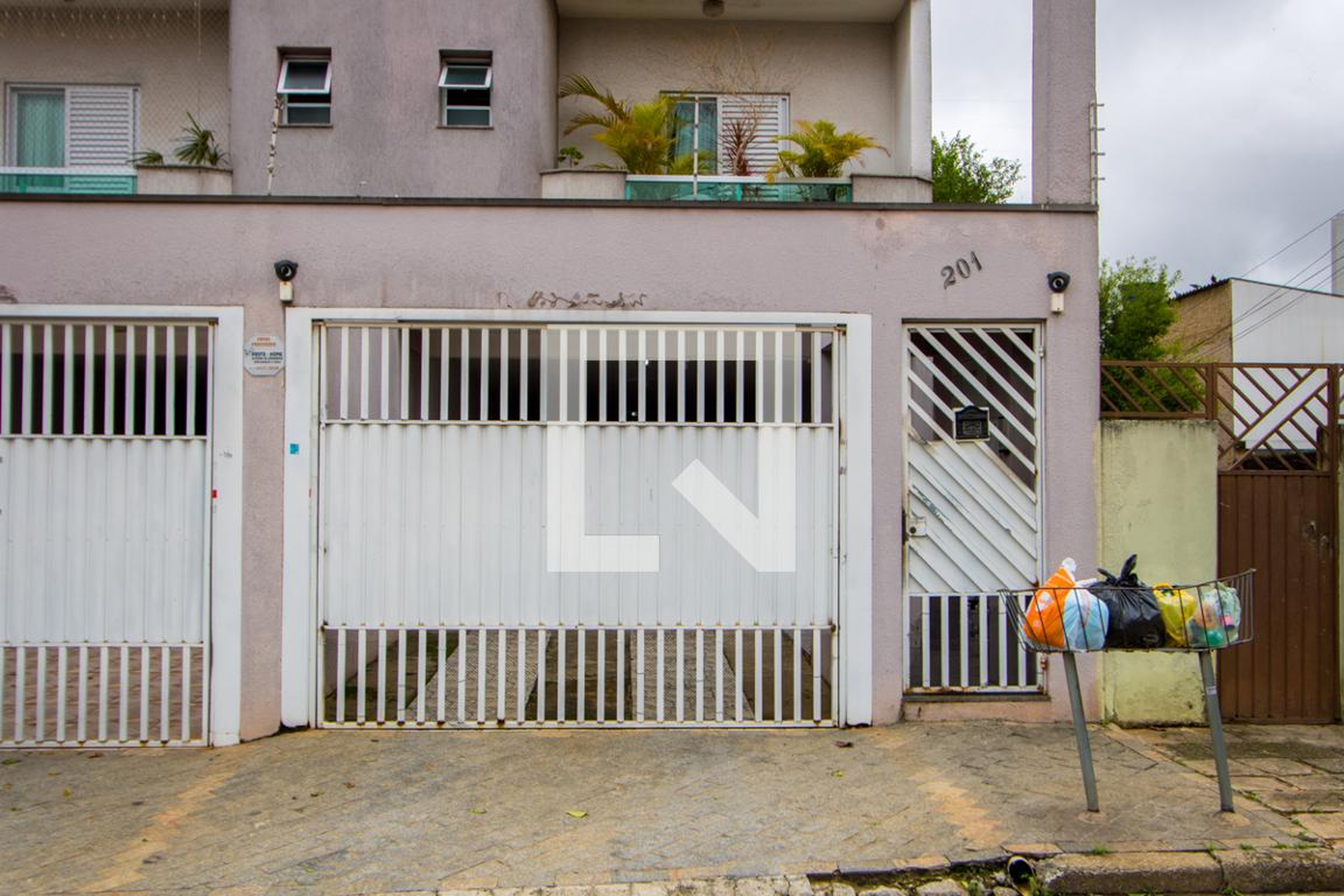 Fachada Condomínio em Rua Onze de Agosto, 201