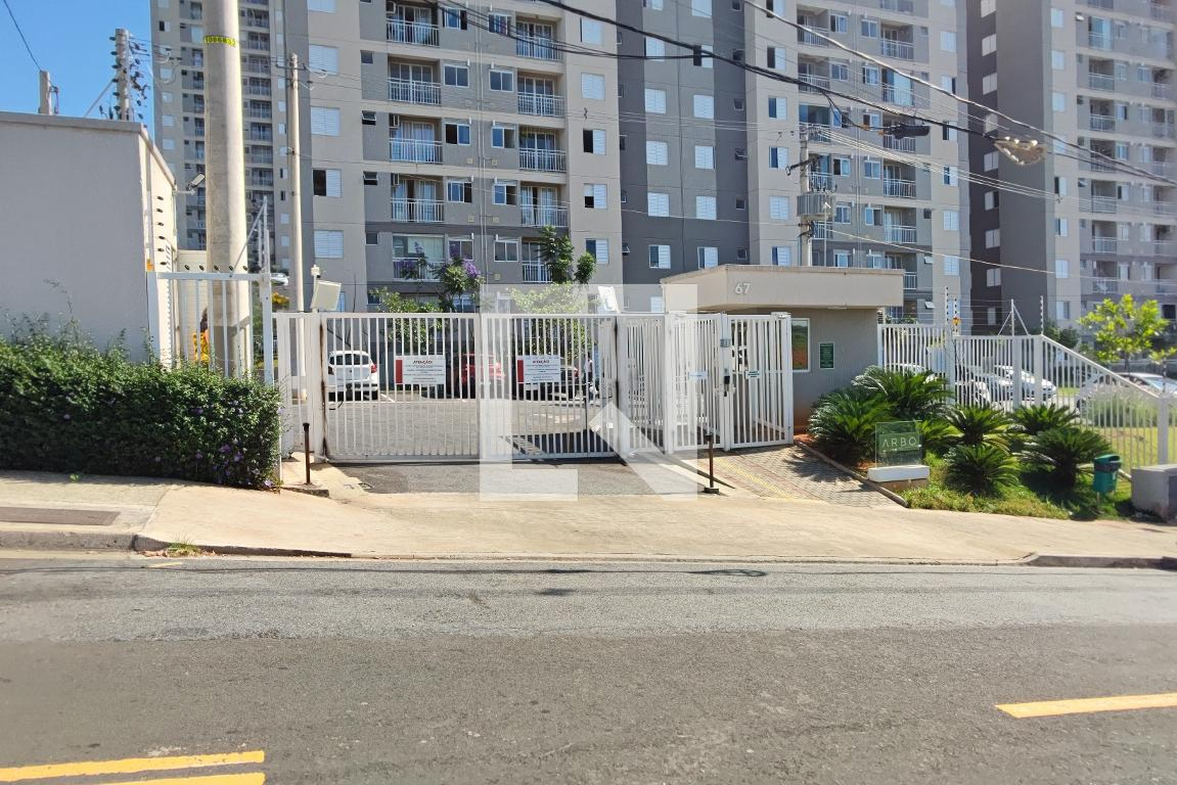 Fachada do Condomínio Condomínio Arbo  Parque