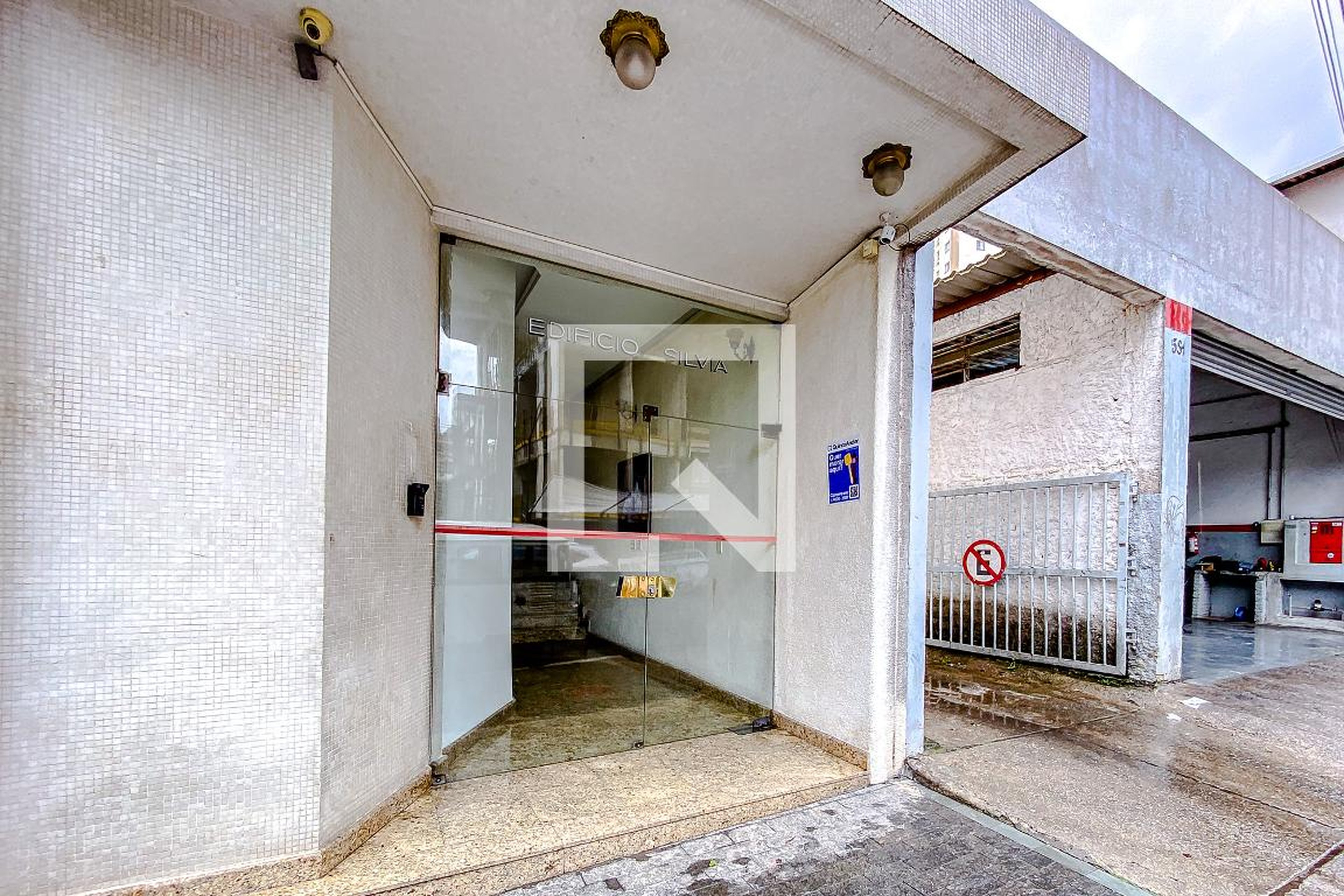 Fachada Condomínio em Rua Padre Raposo, 573