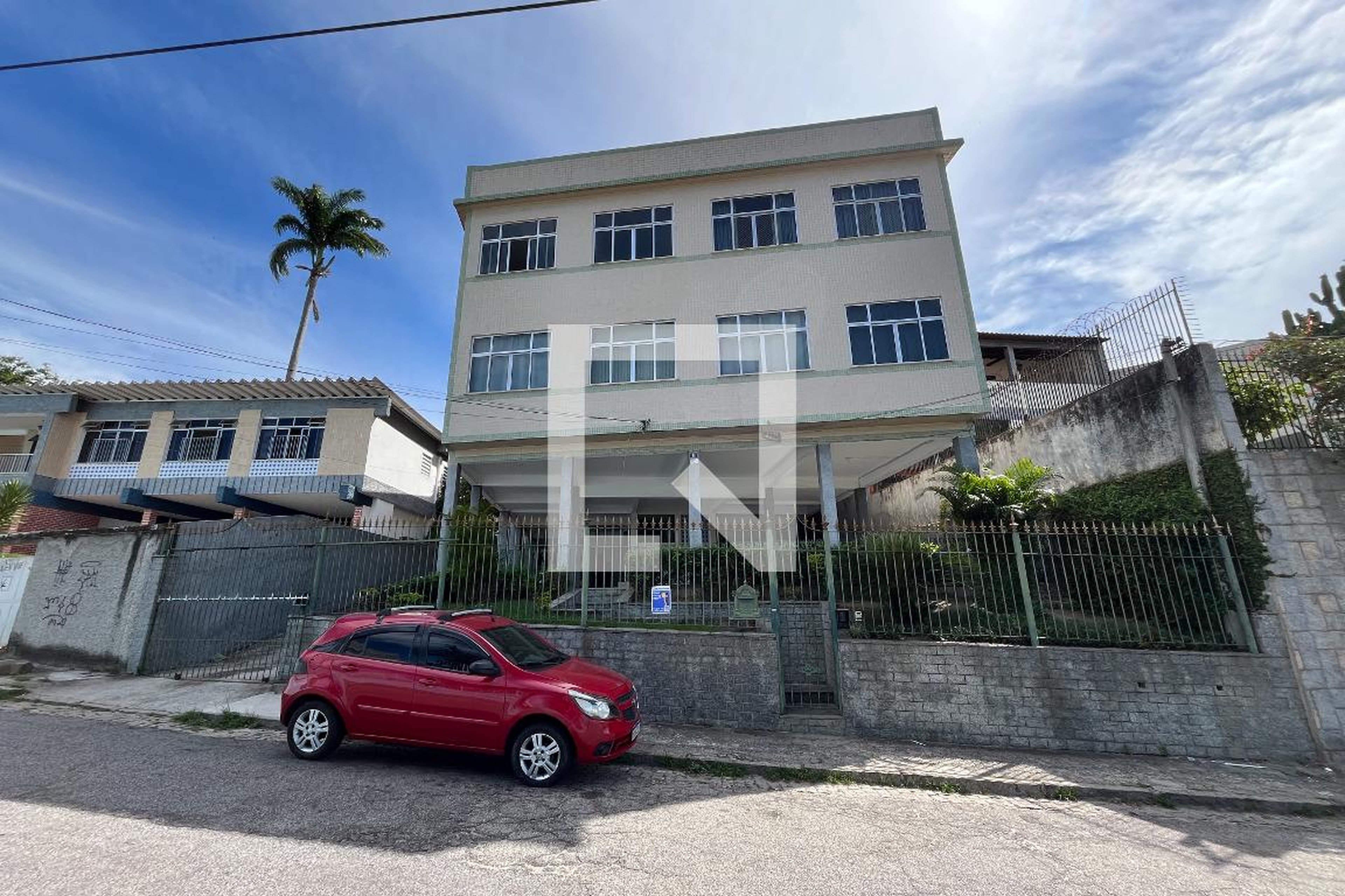 Fachada Condomínio em Rua Hugo Leal, 15