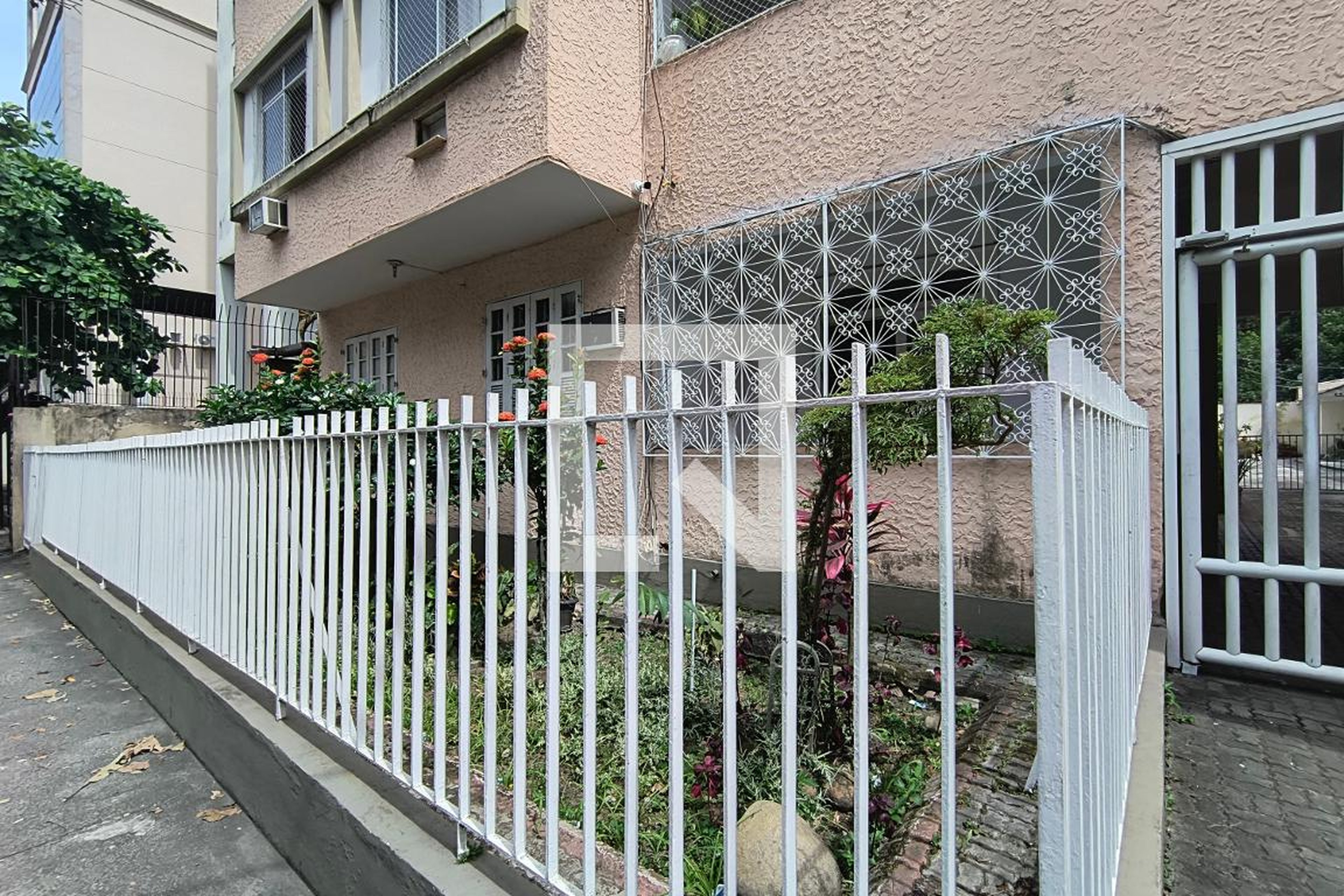 Fachada do Condomínio Condomínio em Rua Araguaia, 305