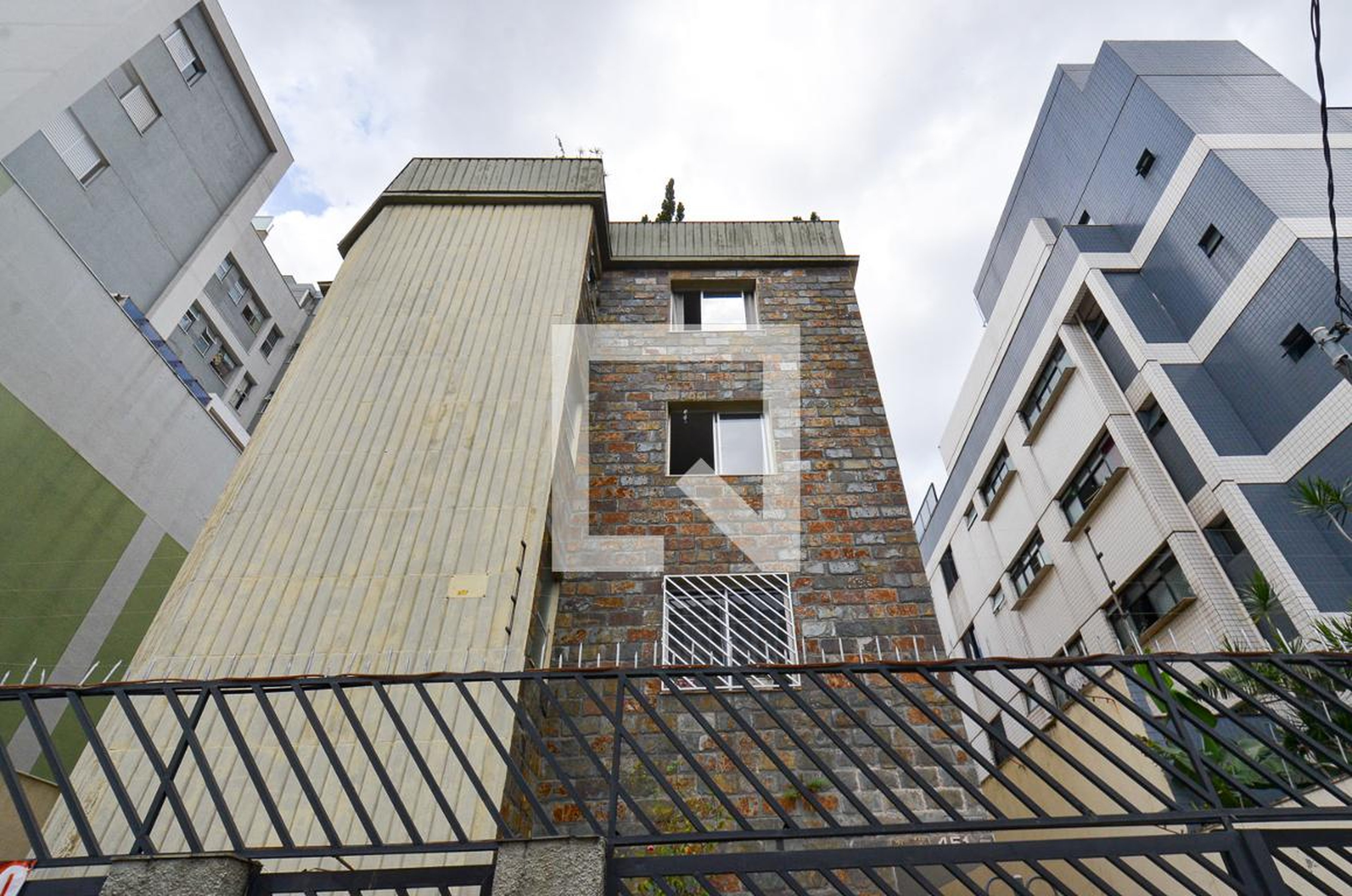 Fachada Condomínio em Rua Bicas, 451