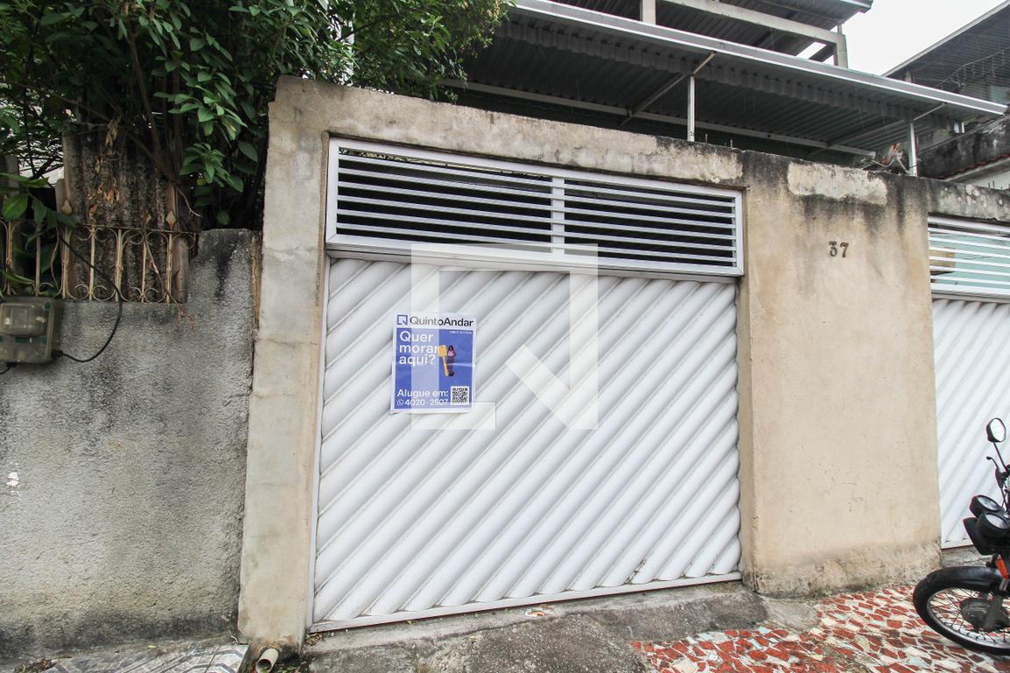 Fachada Condomínio em Rua Caetano Martins, 37