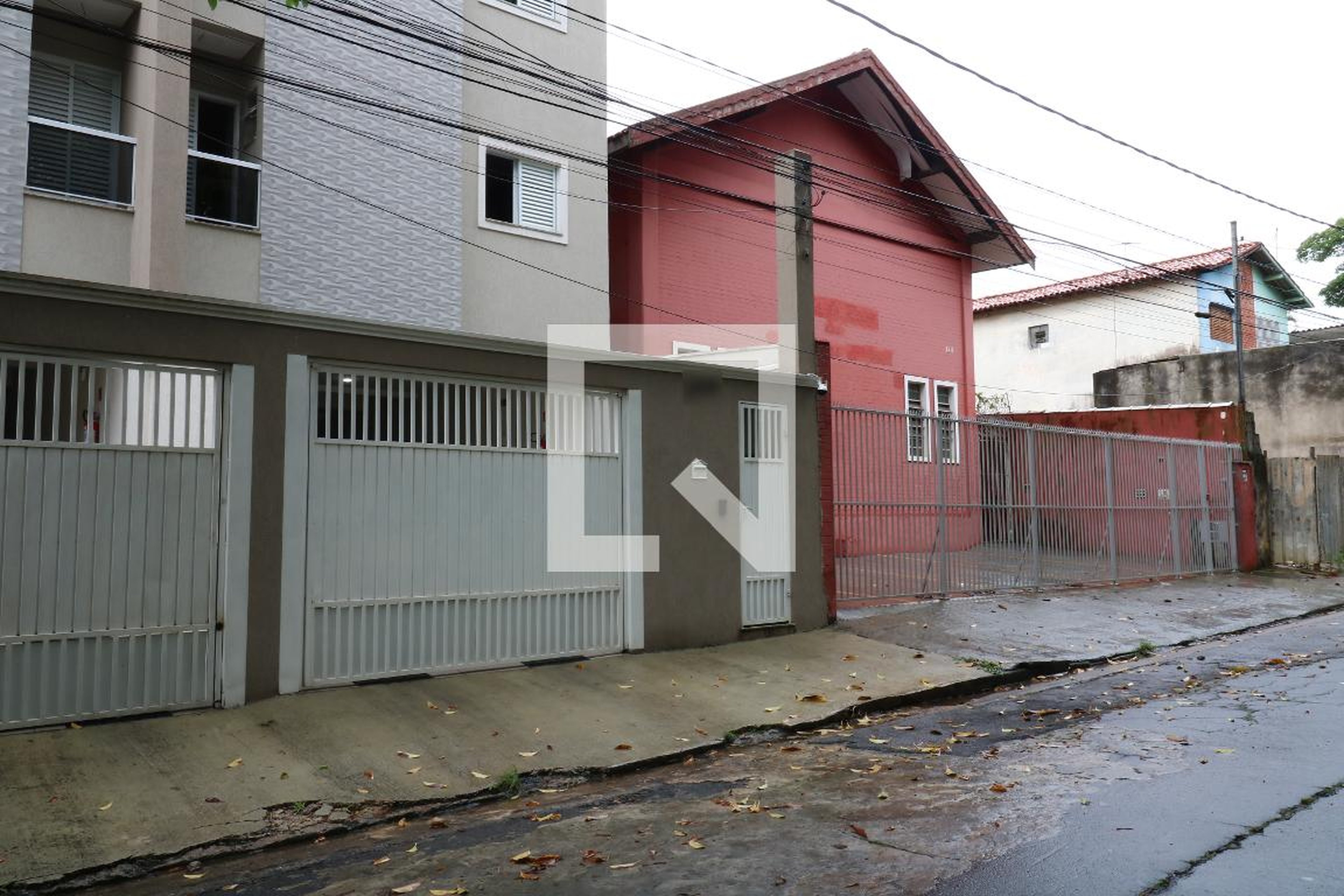 Fachada Condomínio em Avenida Ana Camargo, 156