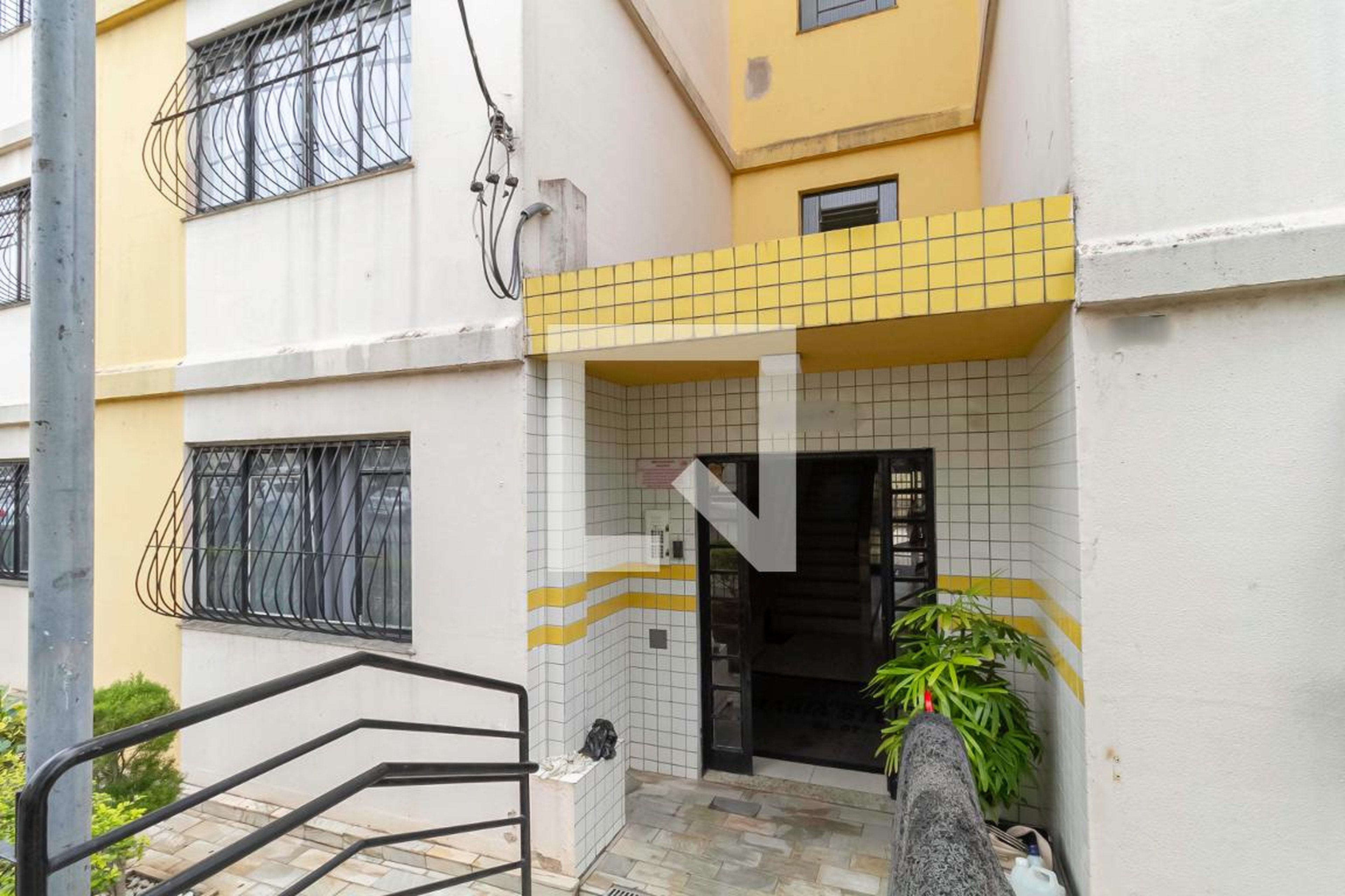 Fachada Condomínio em Avenida Waldomiro Lobo, 1730