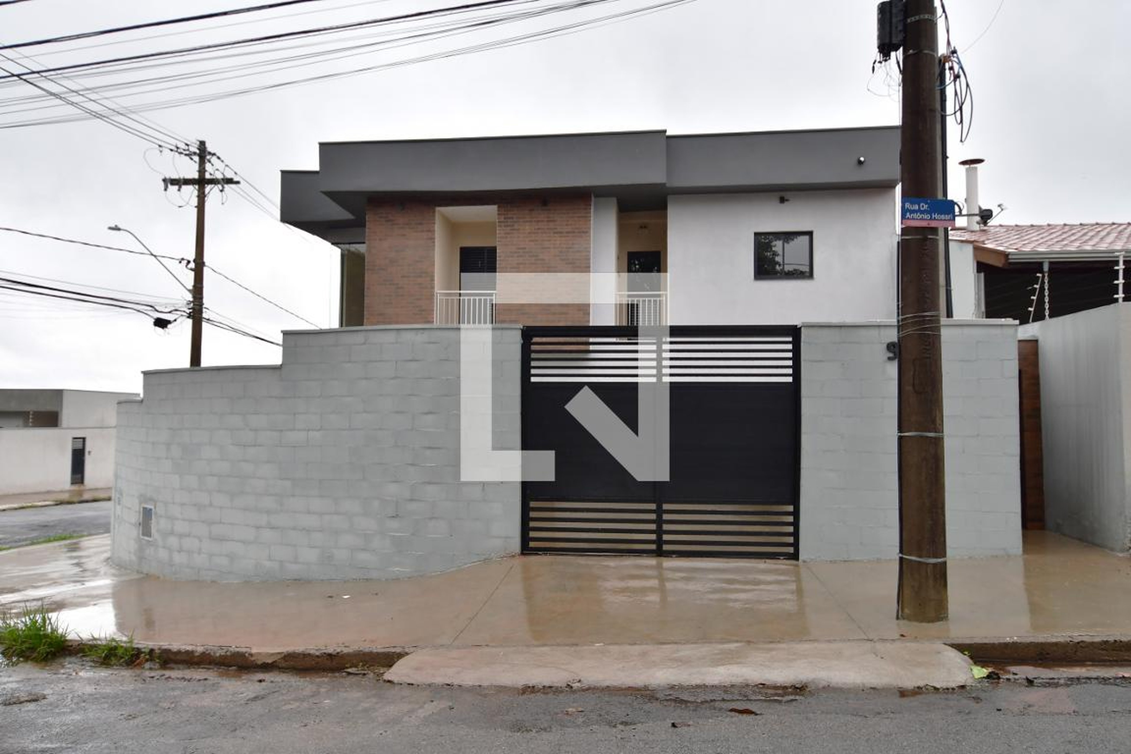 Fachada Condomínio em Rua Doutor Antônio Hossri, 902