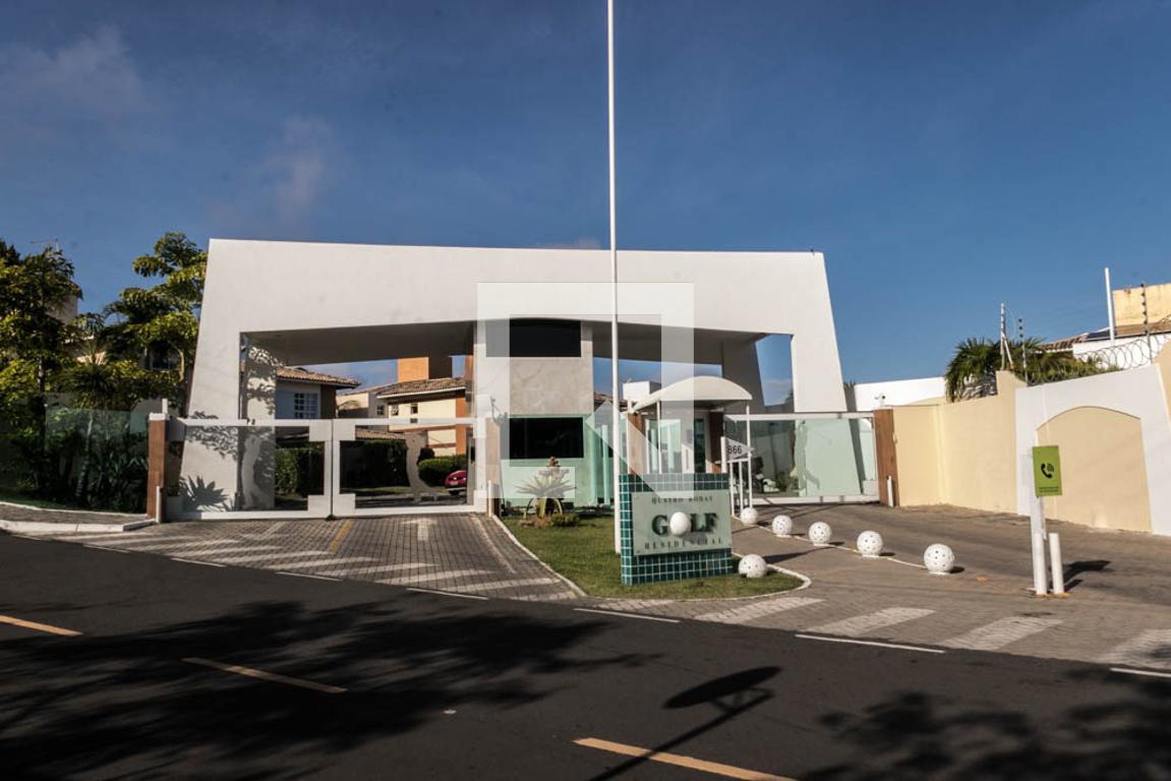 Fachada do Condomínio Condomínio Golf Quatro Rodas Residencial