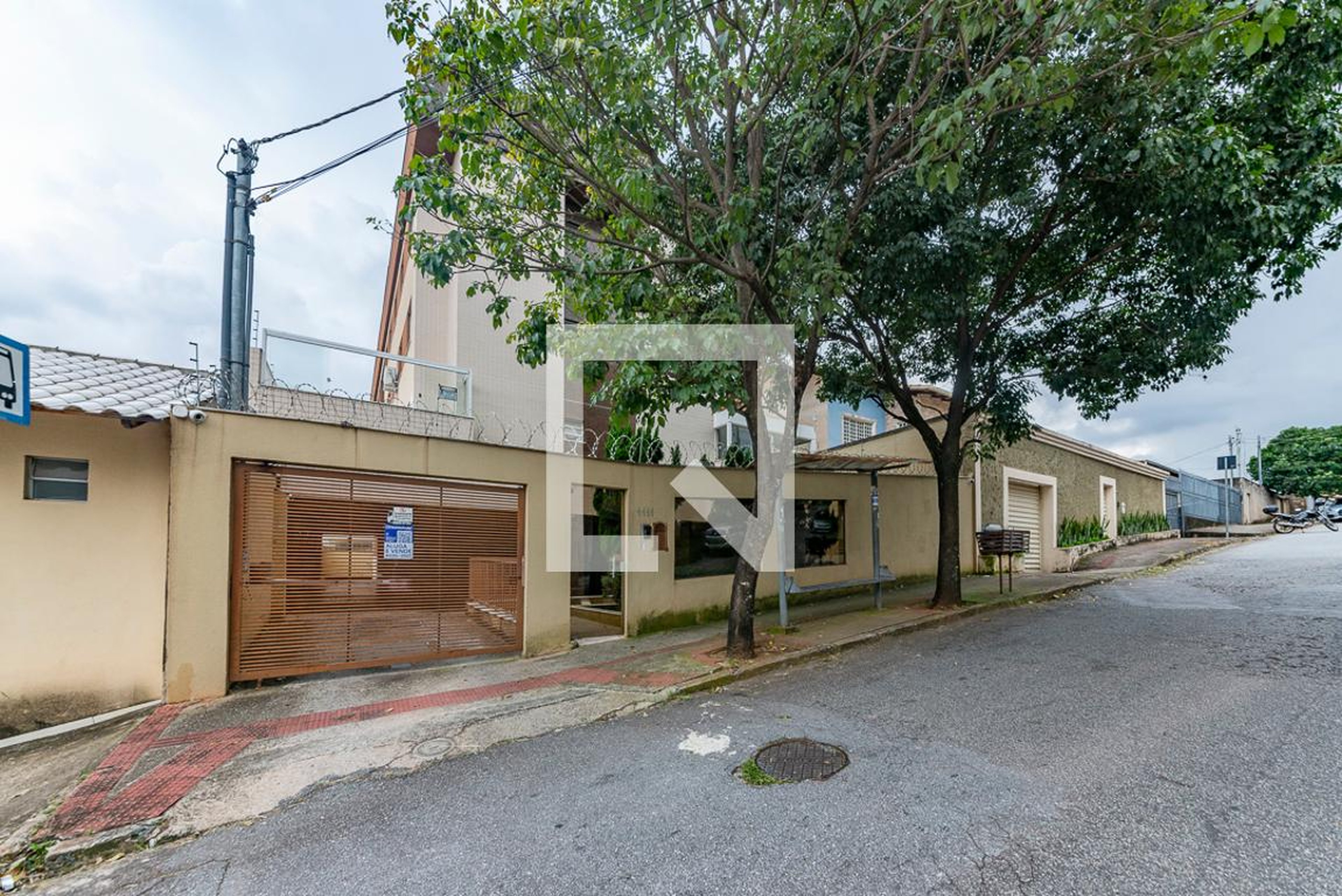Fachada Condomínio em Rua das Canoas, 1111