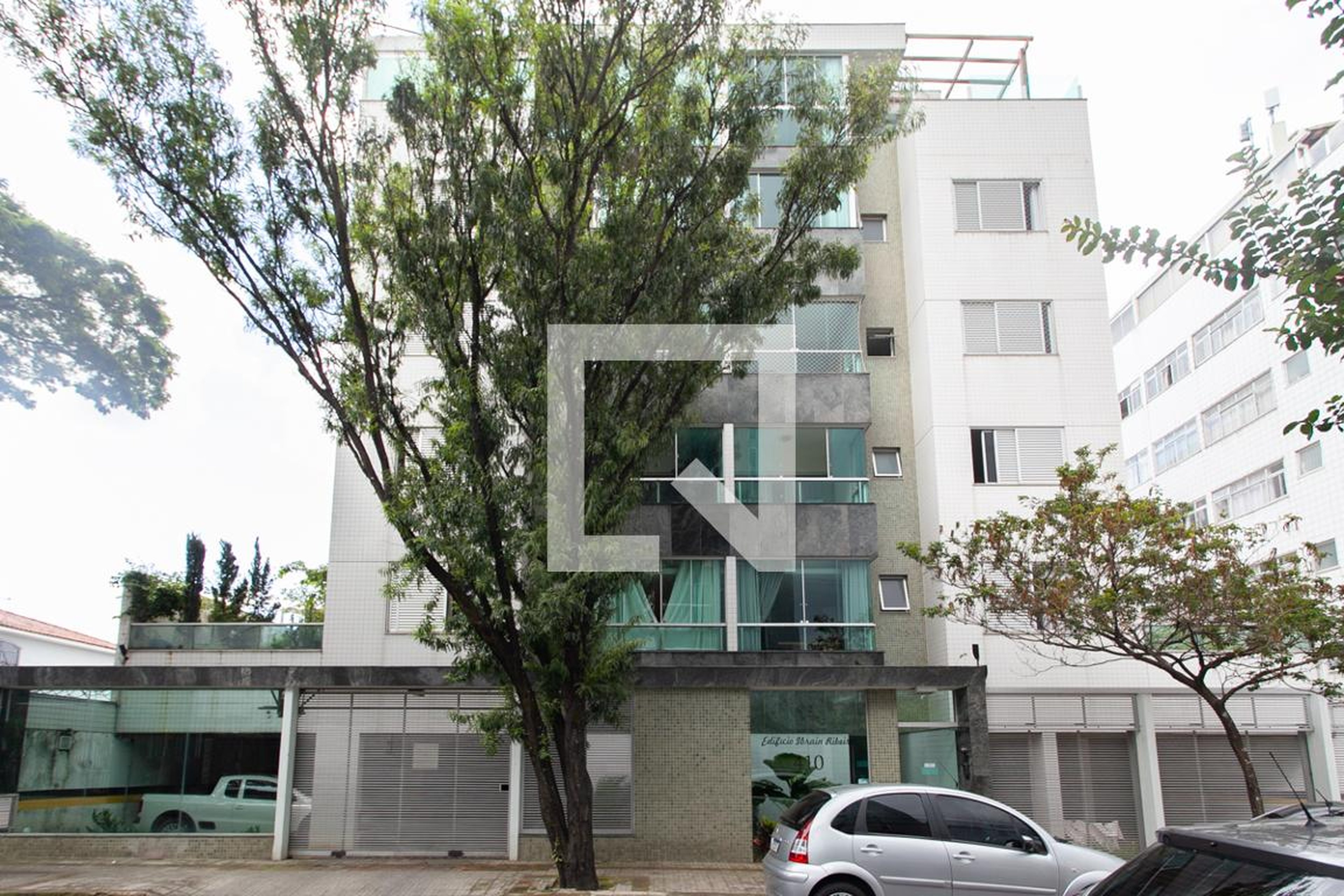 Fachada Condomínio em Rua Ministro Ivan Lins, 410