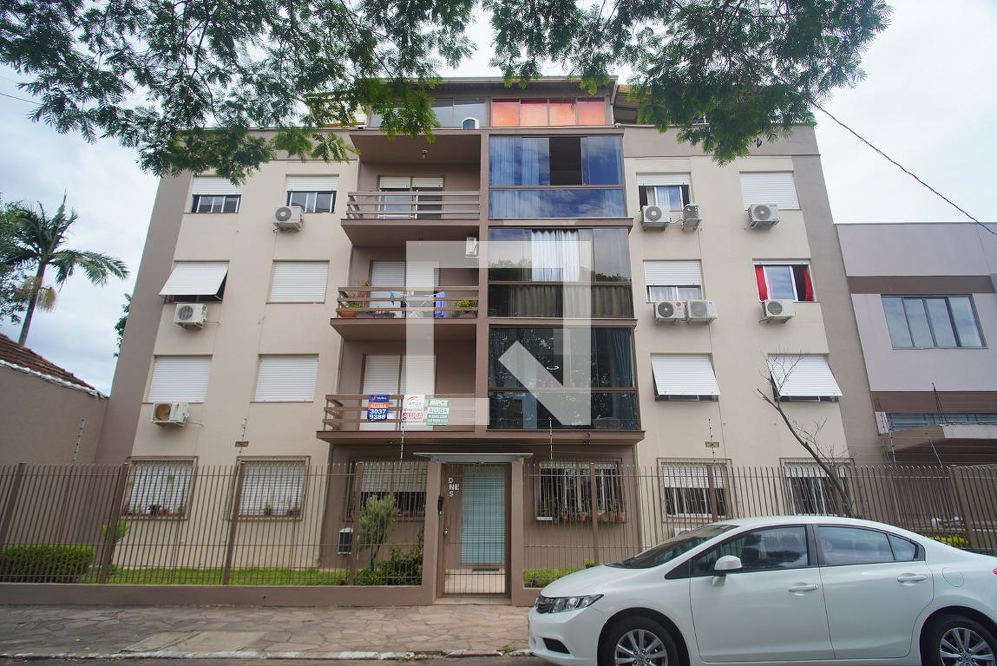 Fachada Condomínio em Rua Cristóvão Colombo, 35