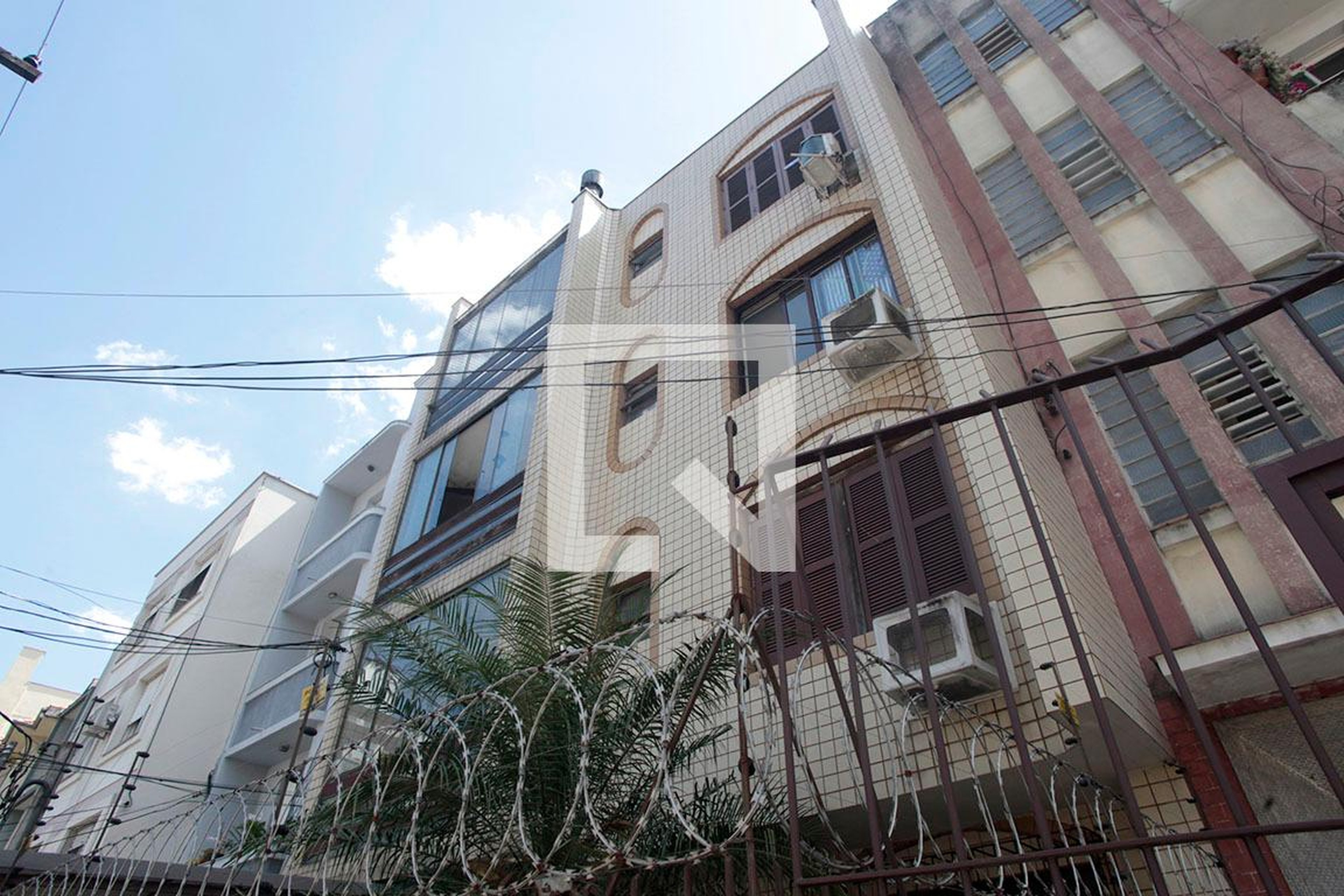 Fachada Condomínio em Rua Fernandes Vieira, 477