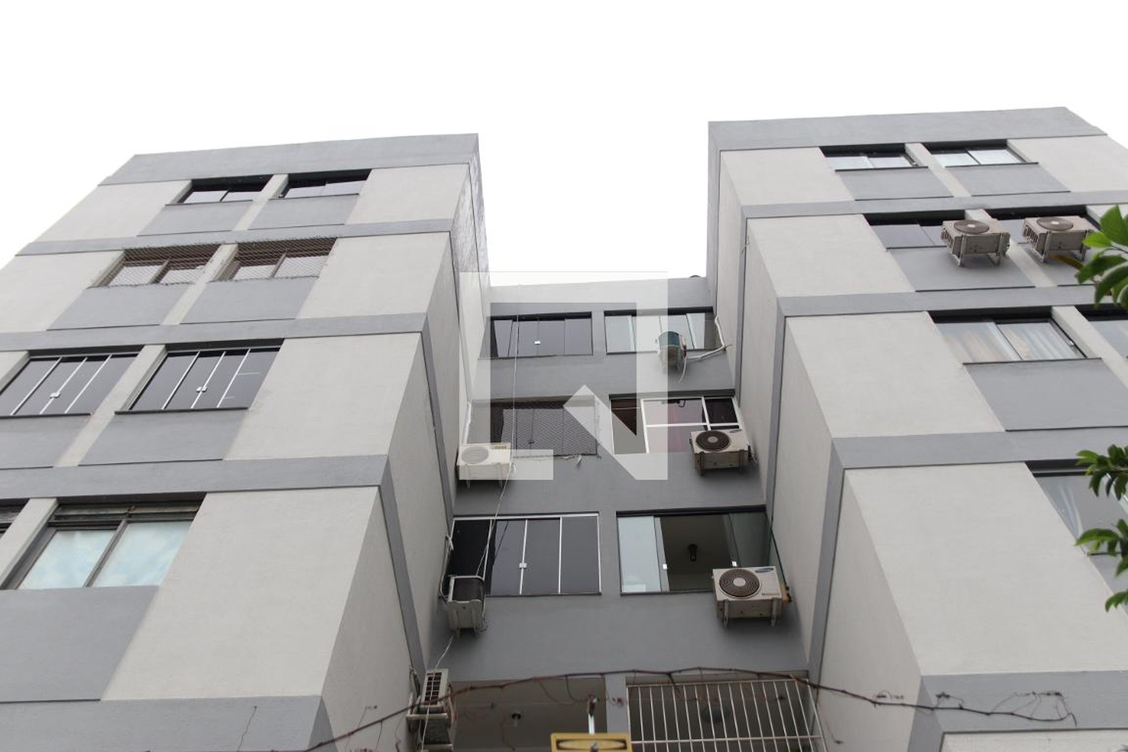 Fachada Condomínio em Rua 239, 136