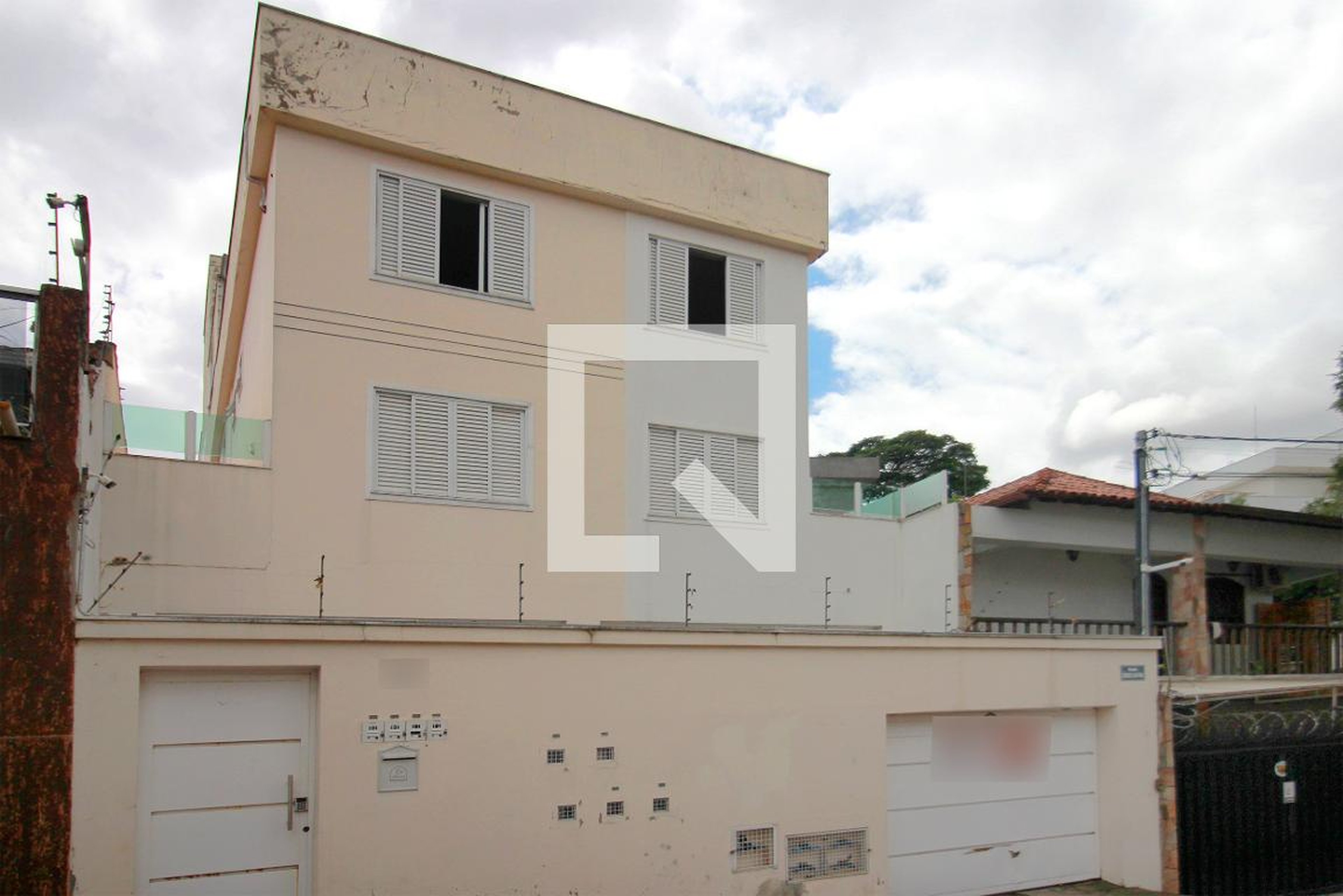 Fachada Condomínio em Rua Cônego Santana, 150