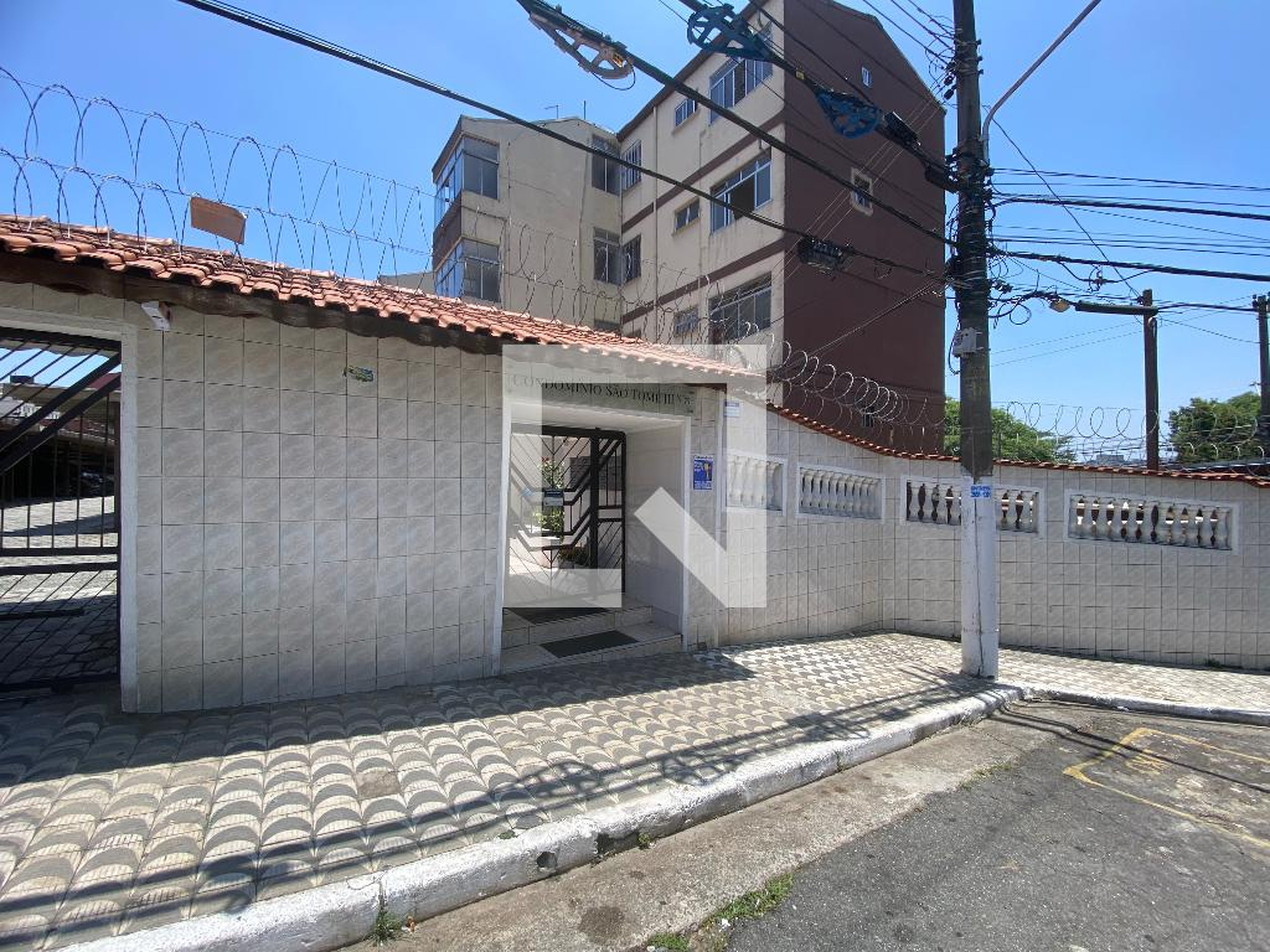 Fachada Condomínio em Rua Padre José de Castilho, 75