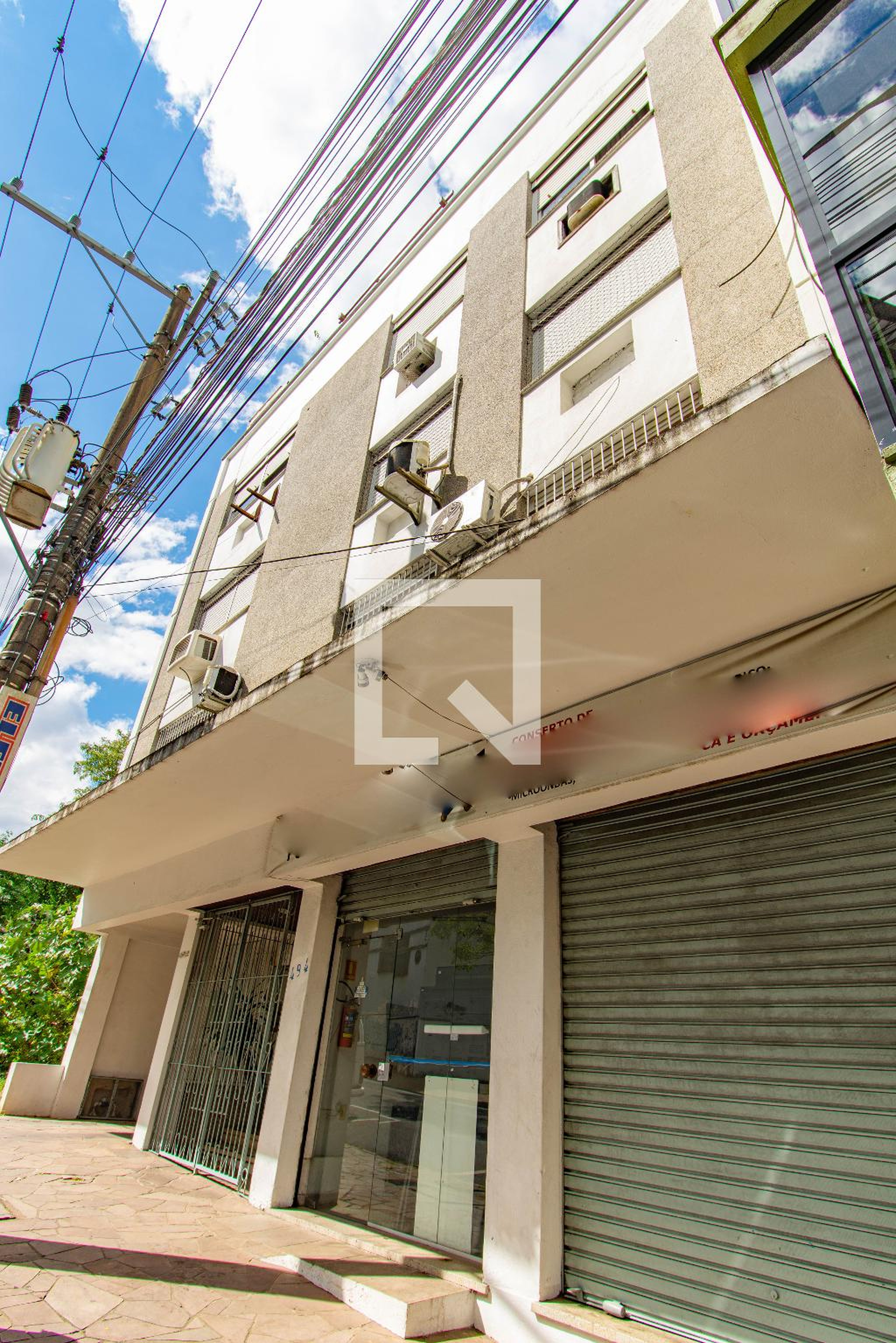 Fachada Condomínio em Avenida Santos Ferreira, 492