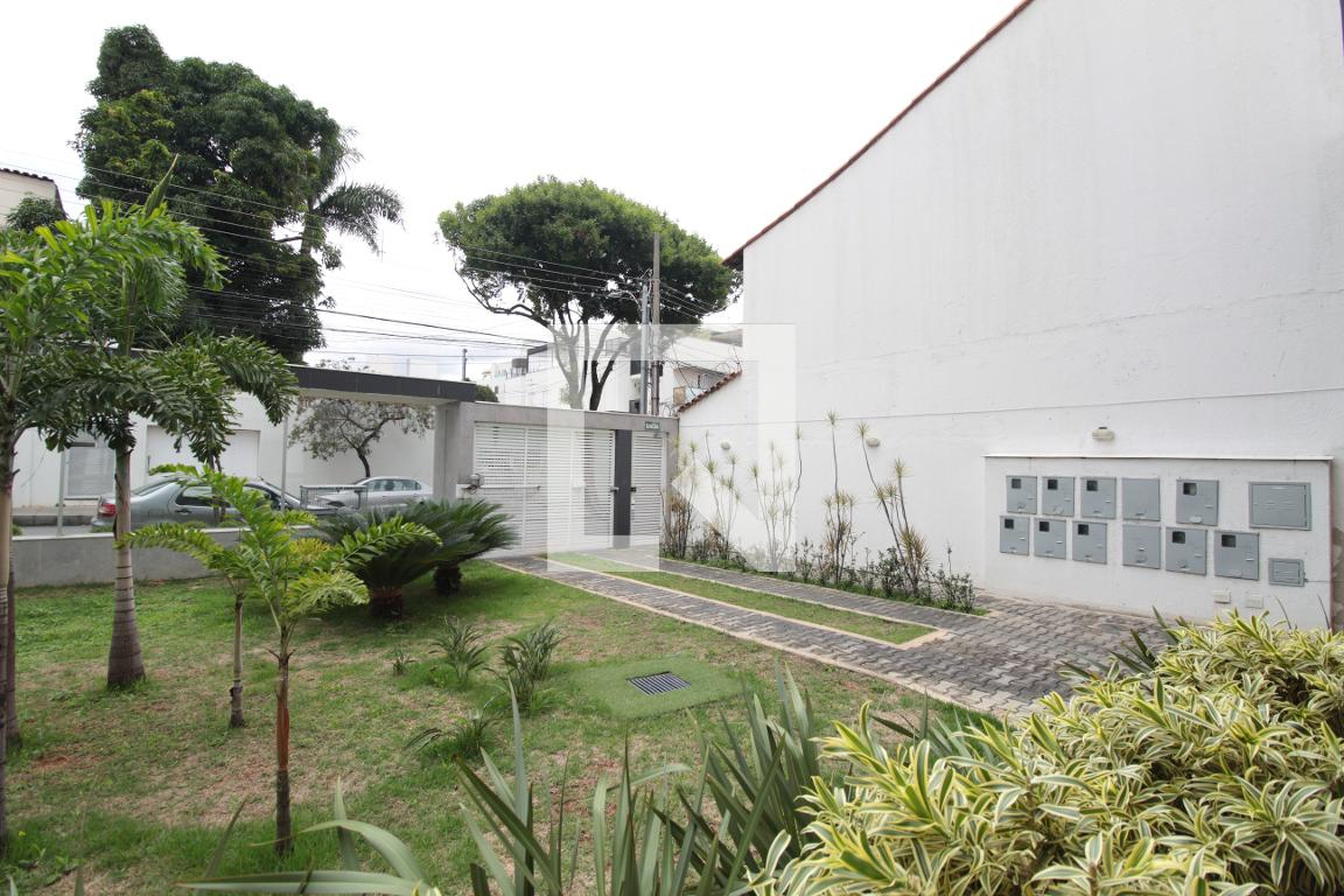 Fachada Condomínio em Rua Rosa Maria Savassi, 48